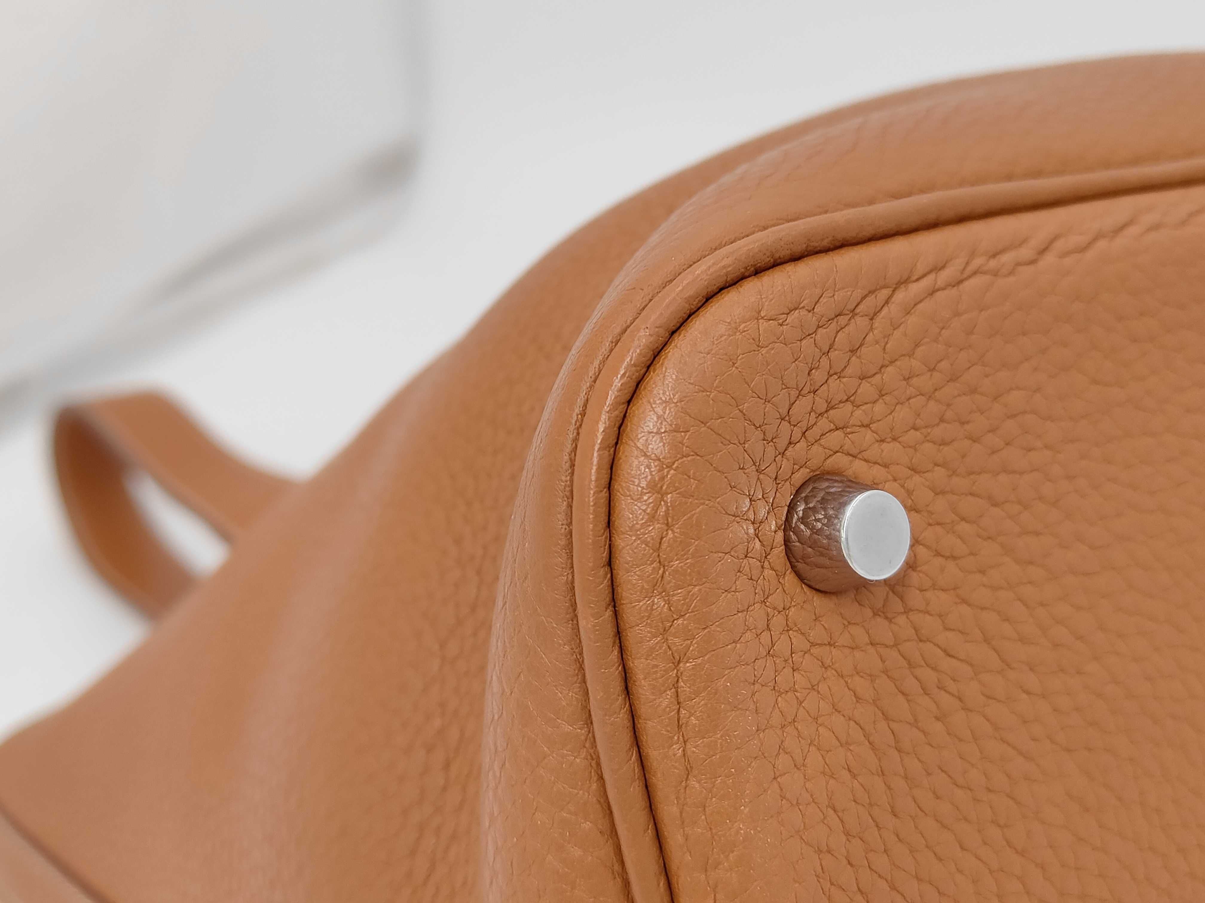 Picotin Lock MM Taurillon Clemence Gold Handbag — view 6