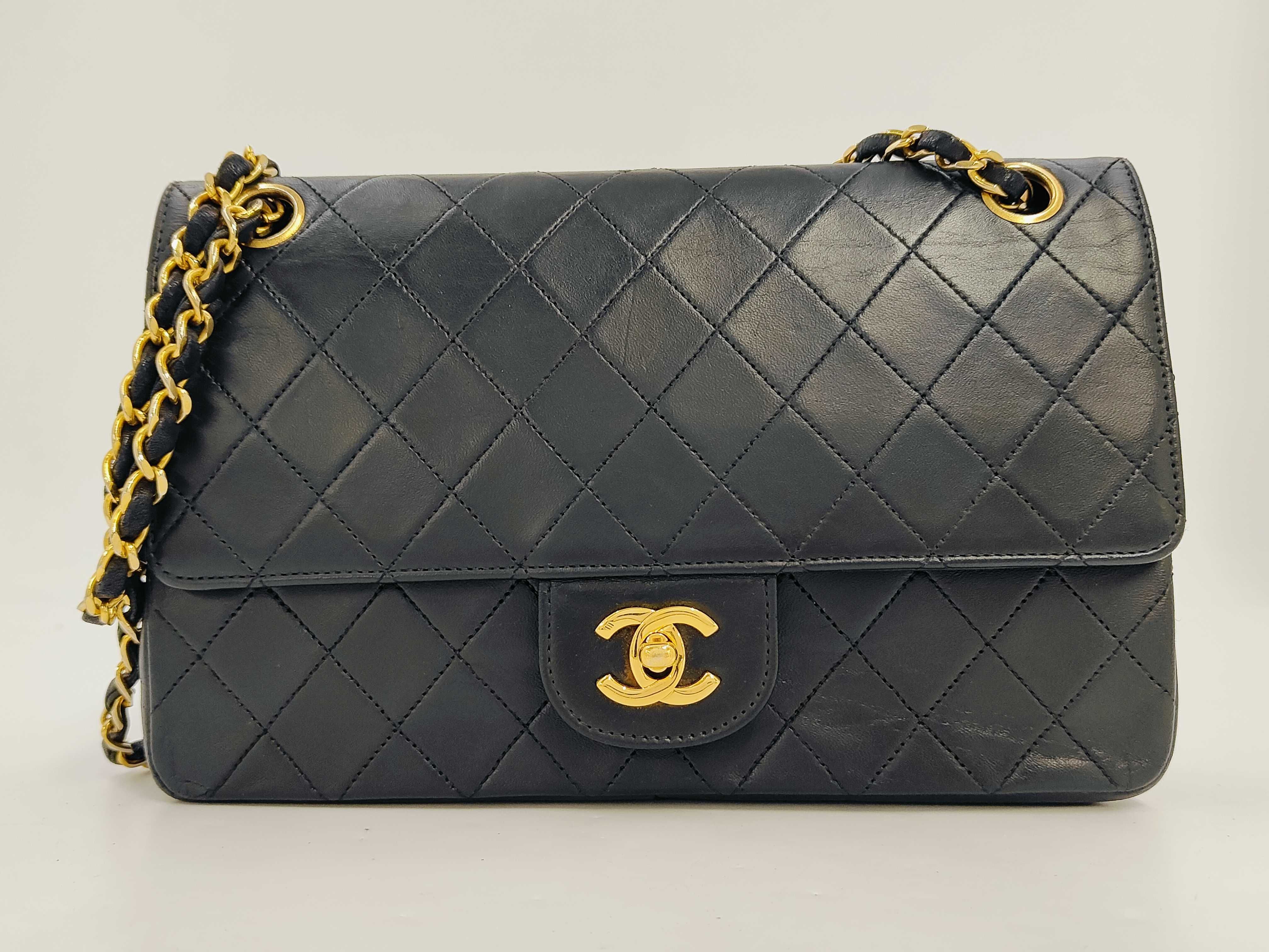 Matelassé Lambskin Classic Flap Chain Shoulder Bag (with seal)