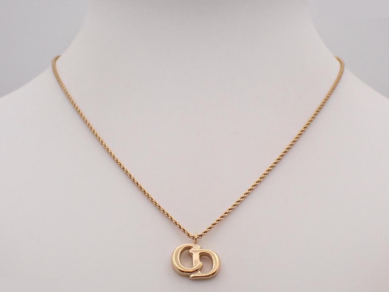 necklace — view 3
