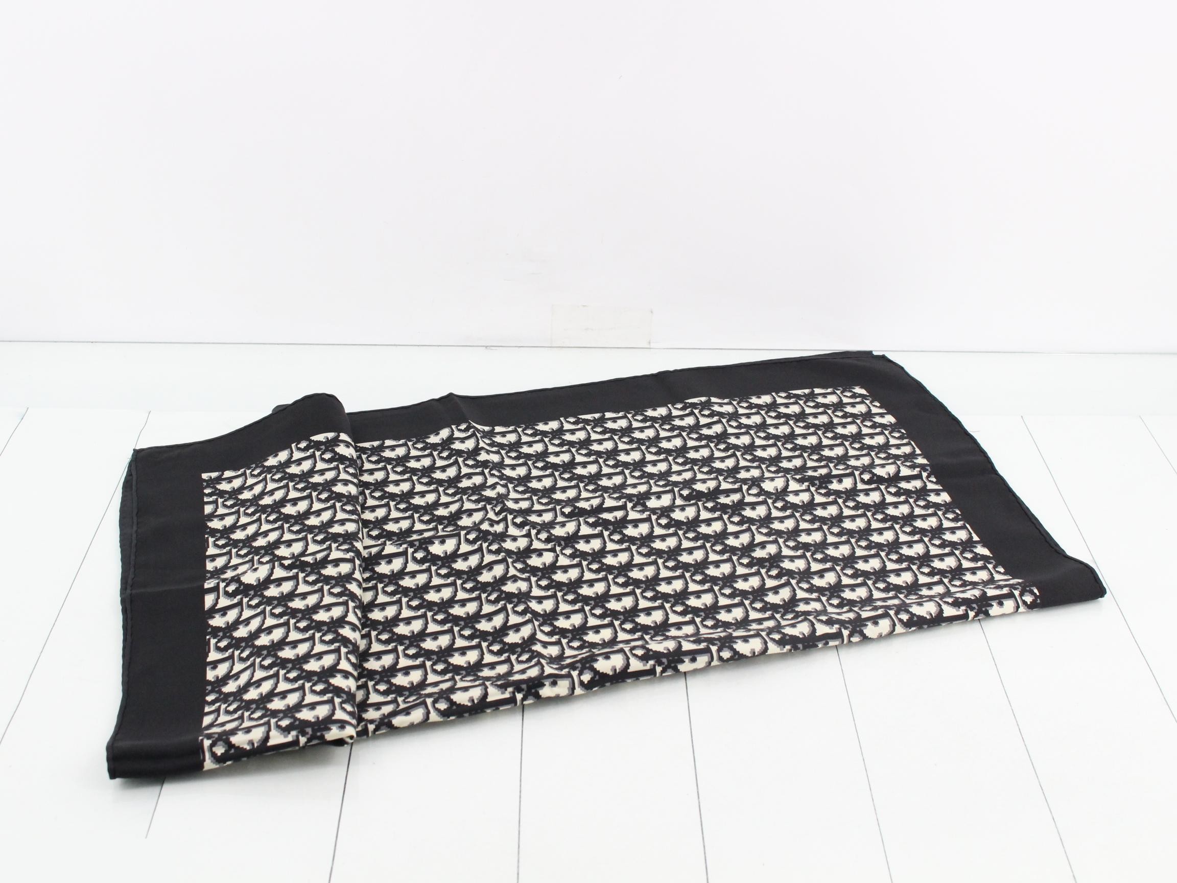 Trotter Large Scarf, Noir (Black), Silk — view 3