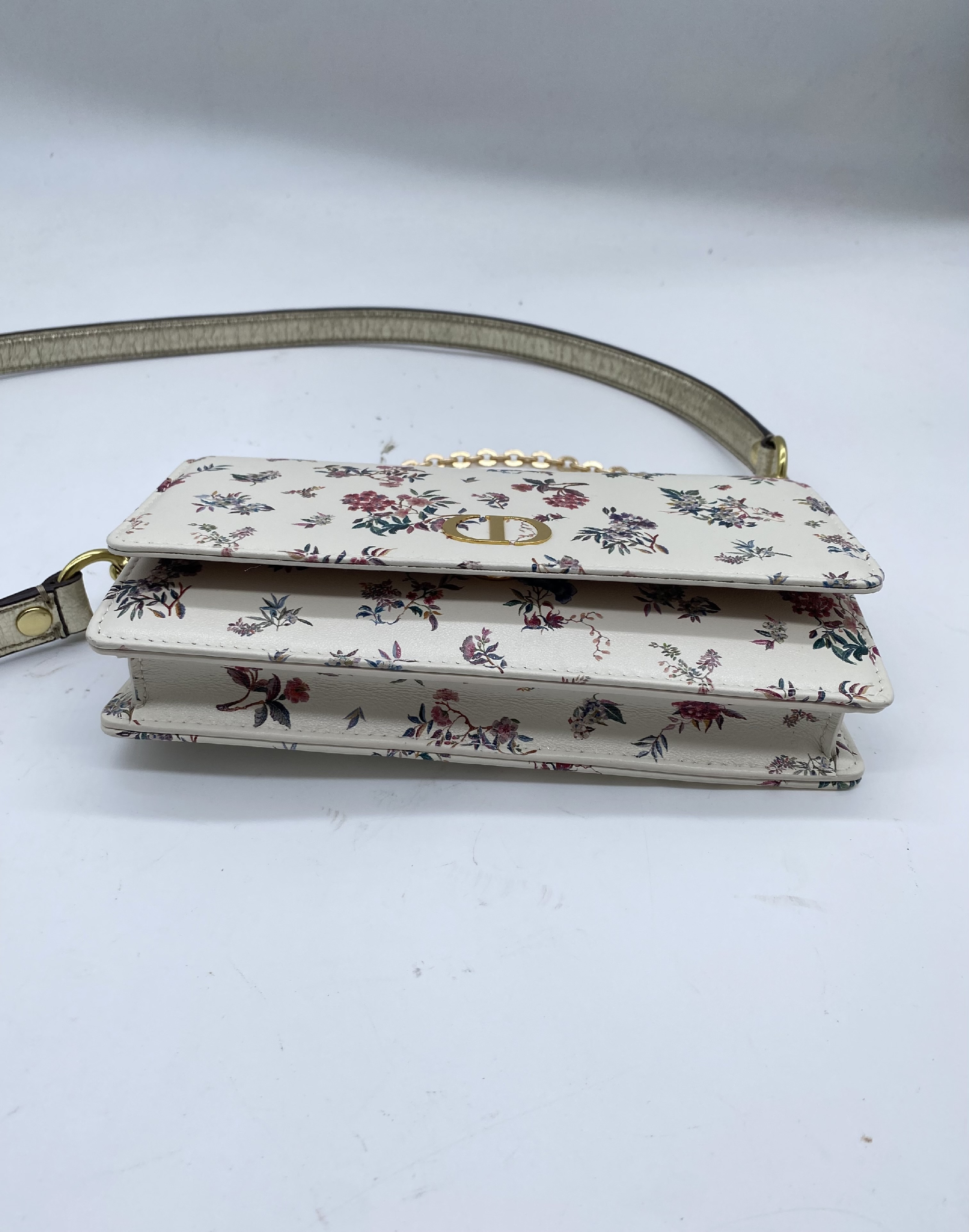 Caro Shoulder Wallet Shoulder Bag — view 4
