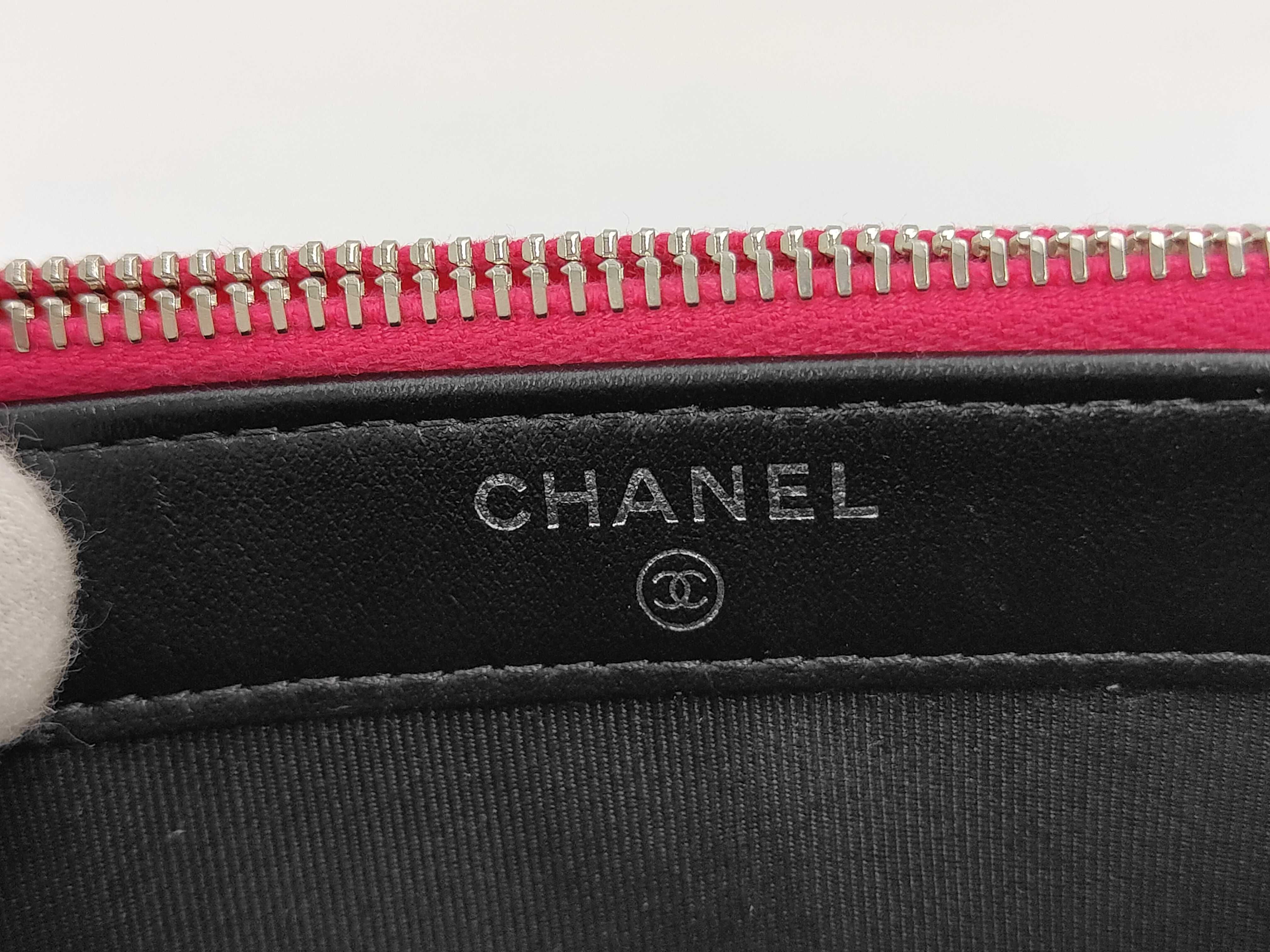 Matelassé Enamel Pink Black Shoulder Bag (Serial Number 29) — view 11