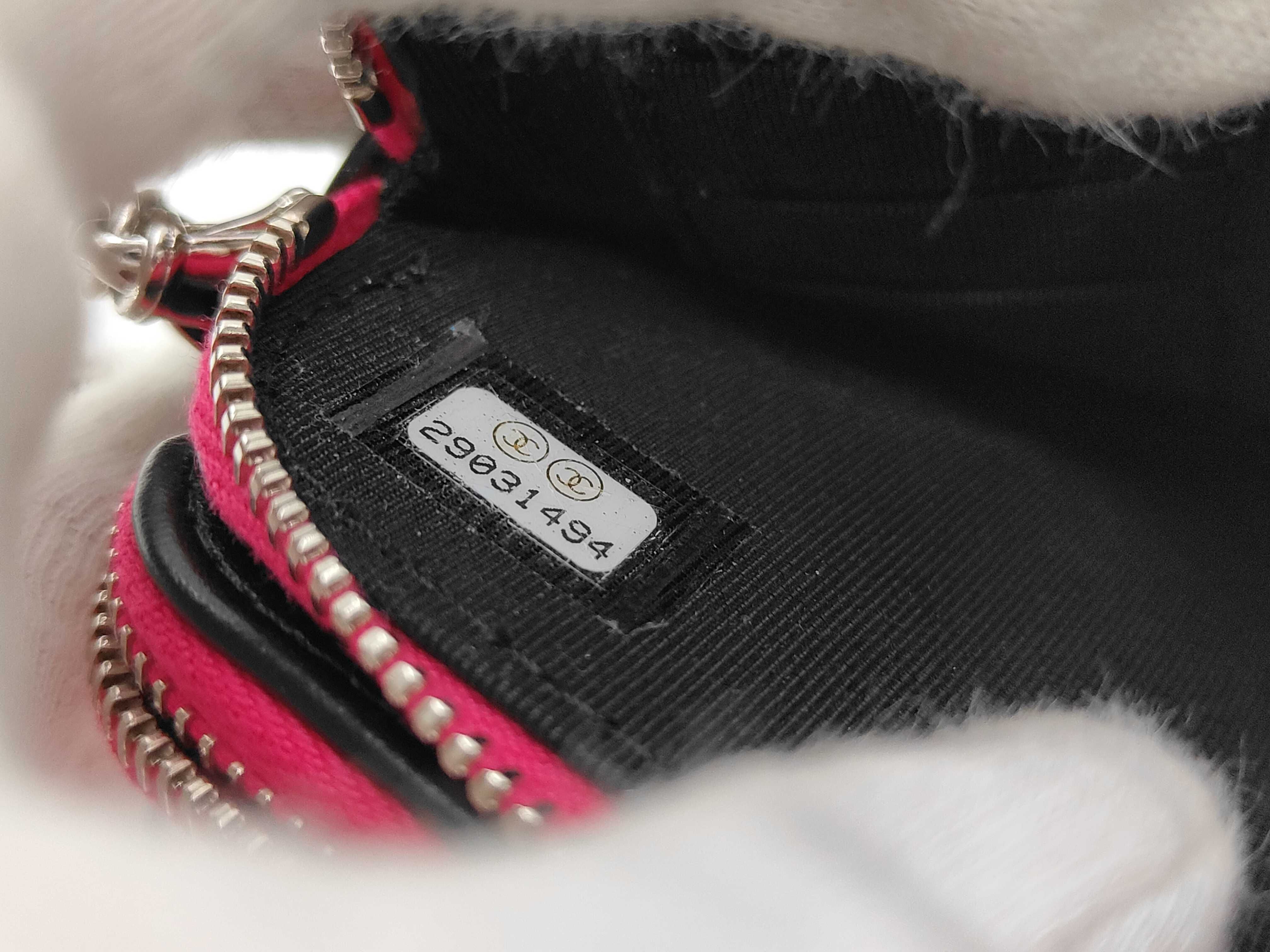 Matelassé Enamel Pink Black Shoulder Bag (Serial Number 29) — view 9