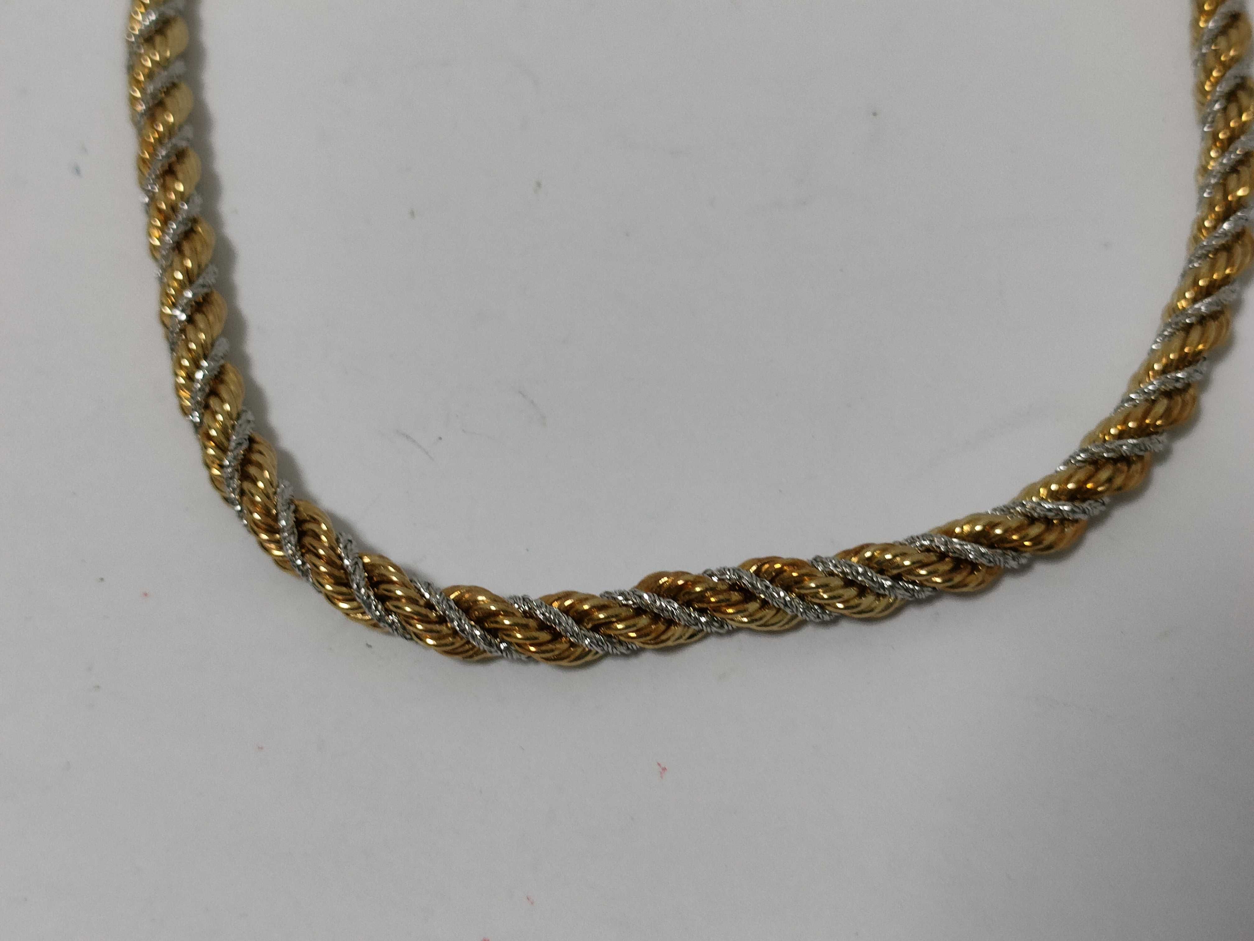 necklace — view 2