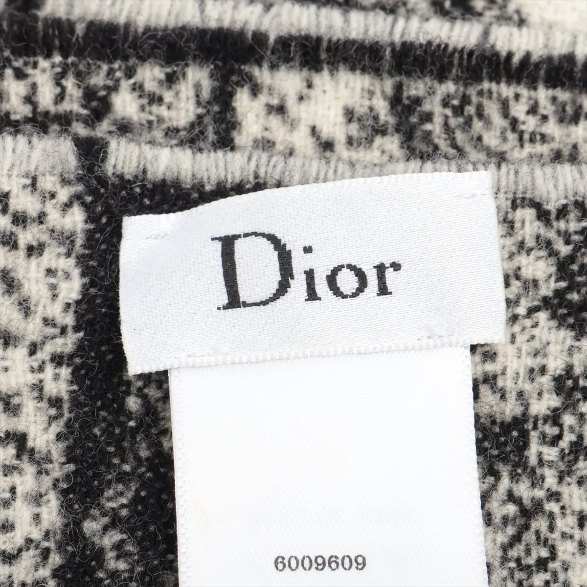 Toile de Jouy Stole Wool White x Black Threads Fuzzing Wear Tangled — view 3