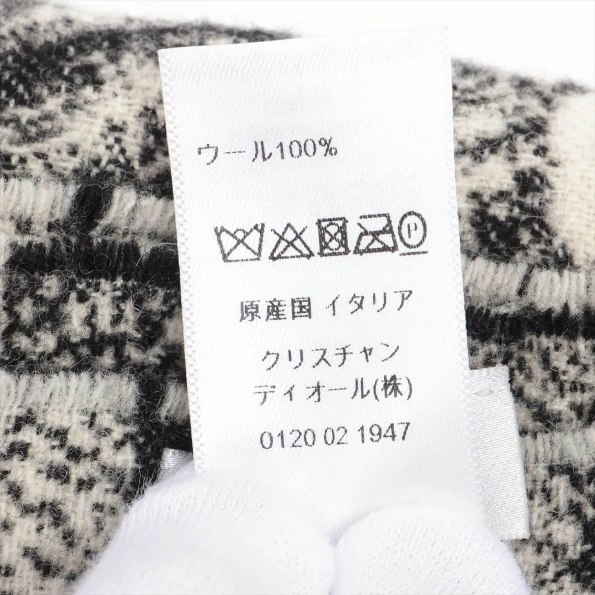 Toile de Jouy Stole Wool White x Black Threads Fuzzing Wear Tangled — view 4