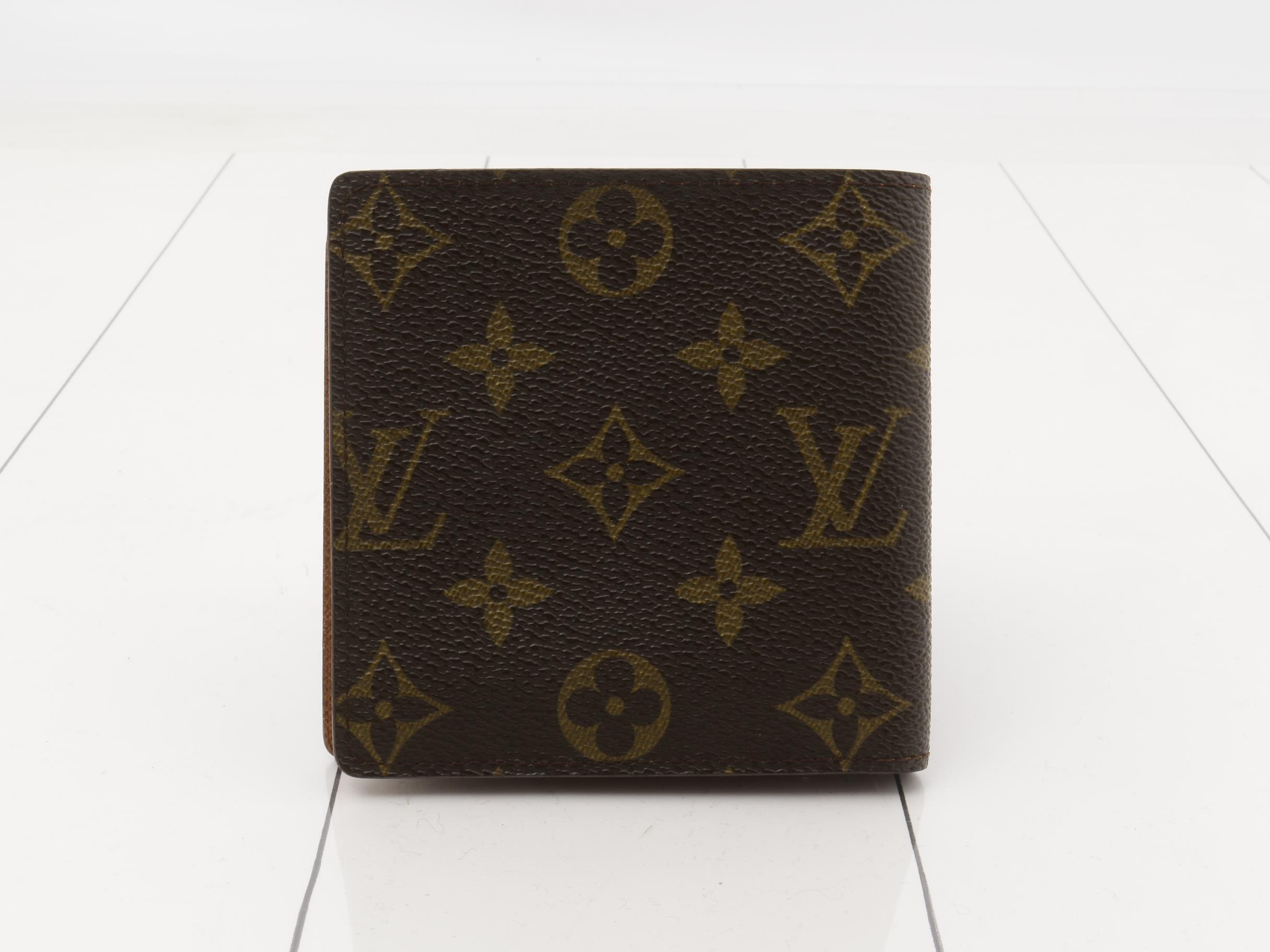 wallet — view 2