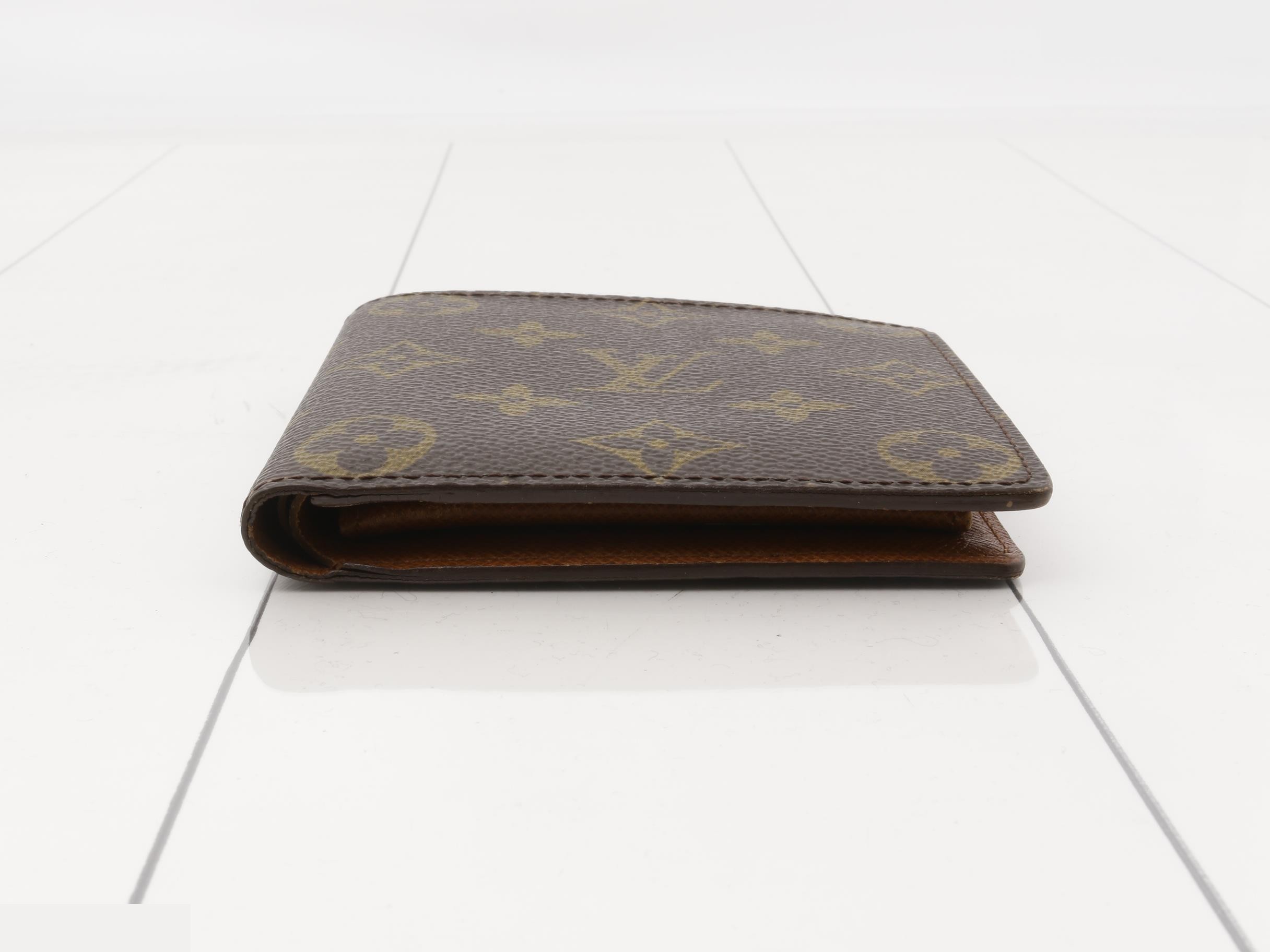 wallet — view 3