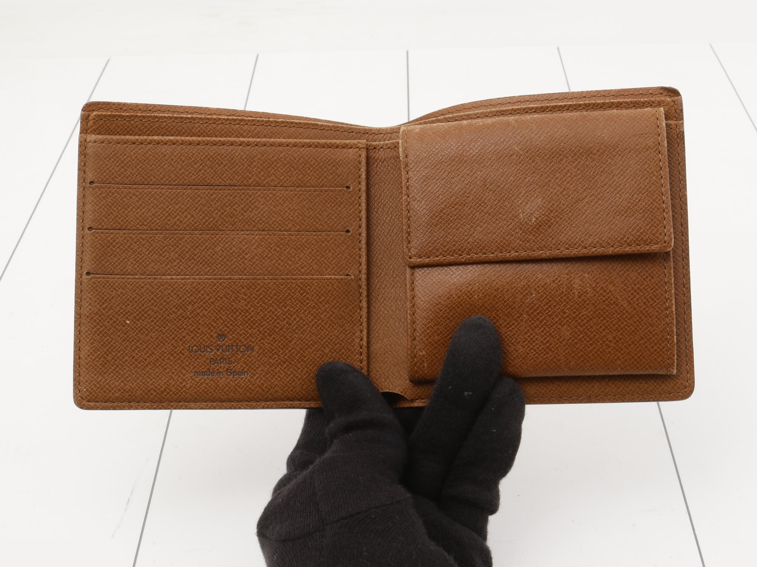 wallet — view 4