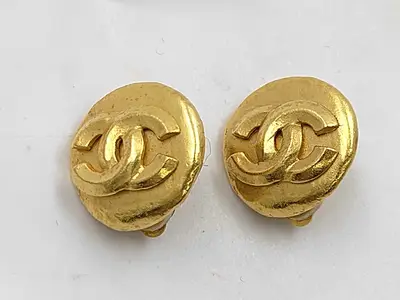 earrings (with box)