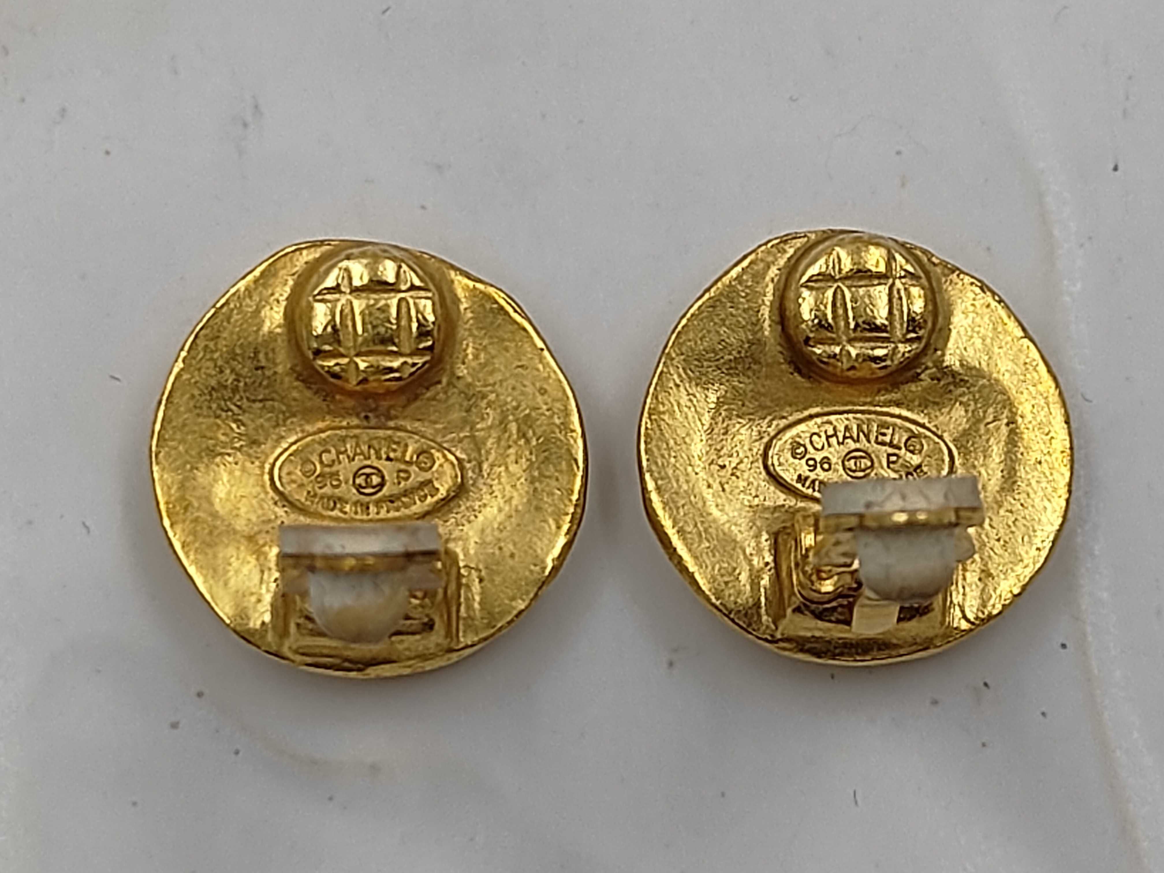 earrings (with box) — view 3