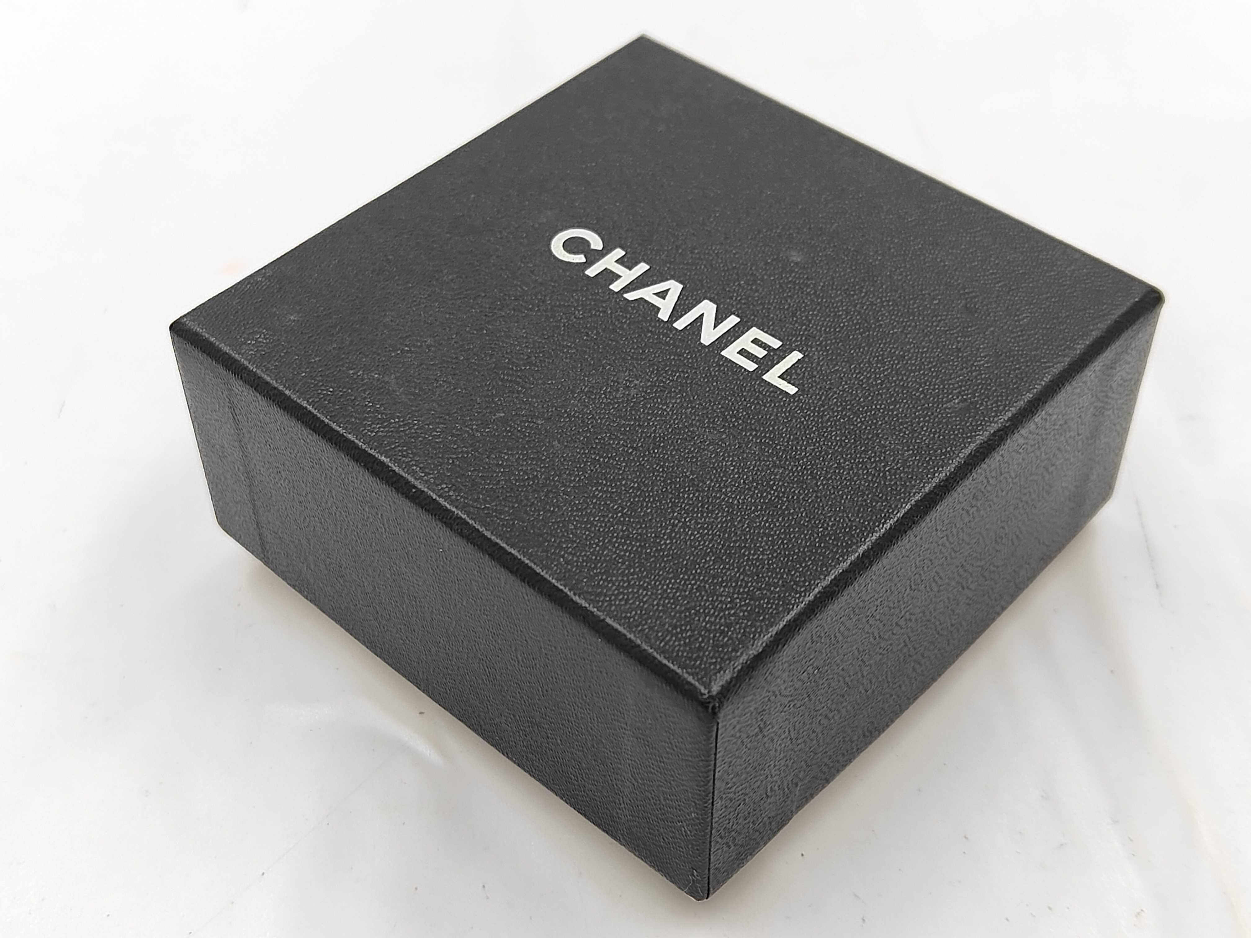 earrings (with box) — view 8