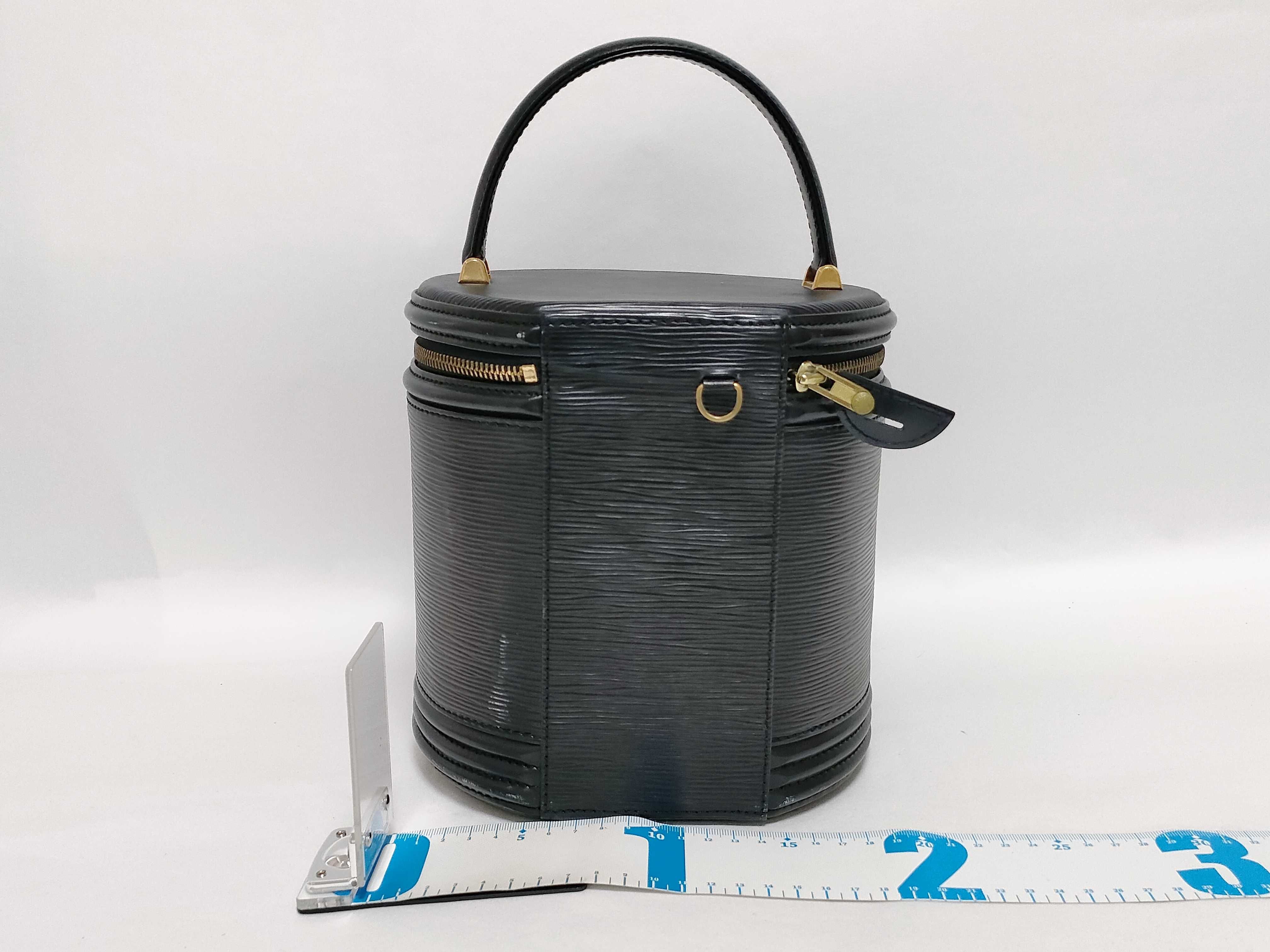 Epi Louis Vuitton Cannes Epi Black Vanity Bag — view 2