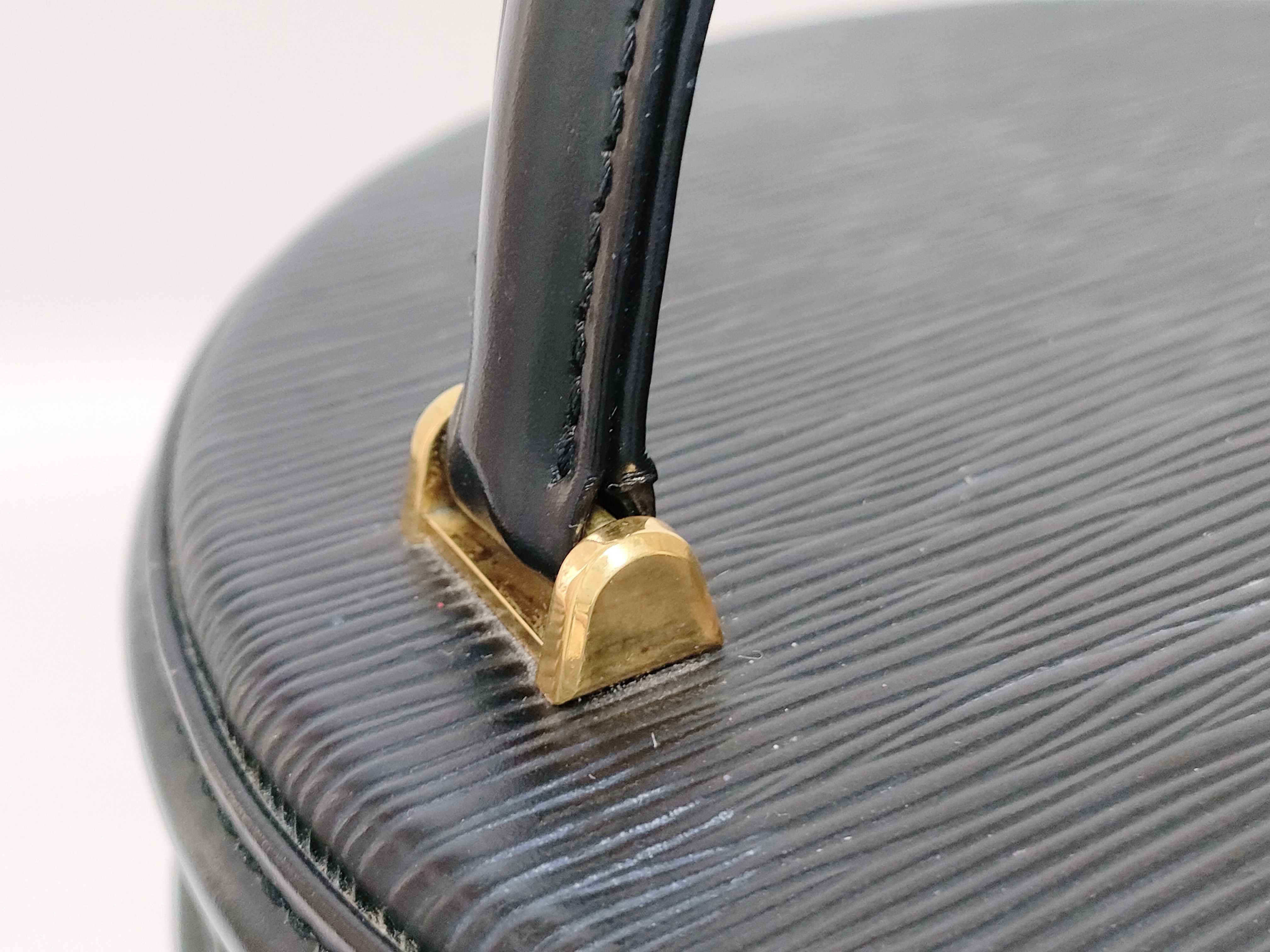 Epi Louis Vuitton Cannes Epi Black Vanity Bag — view 5