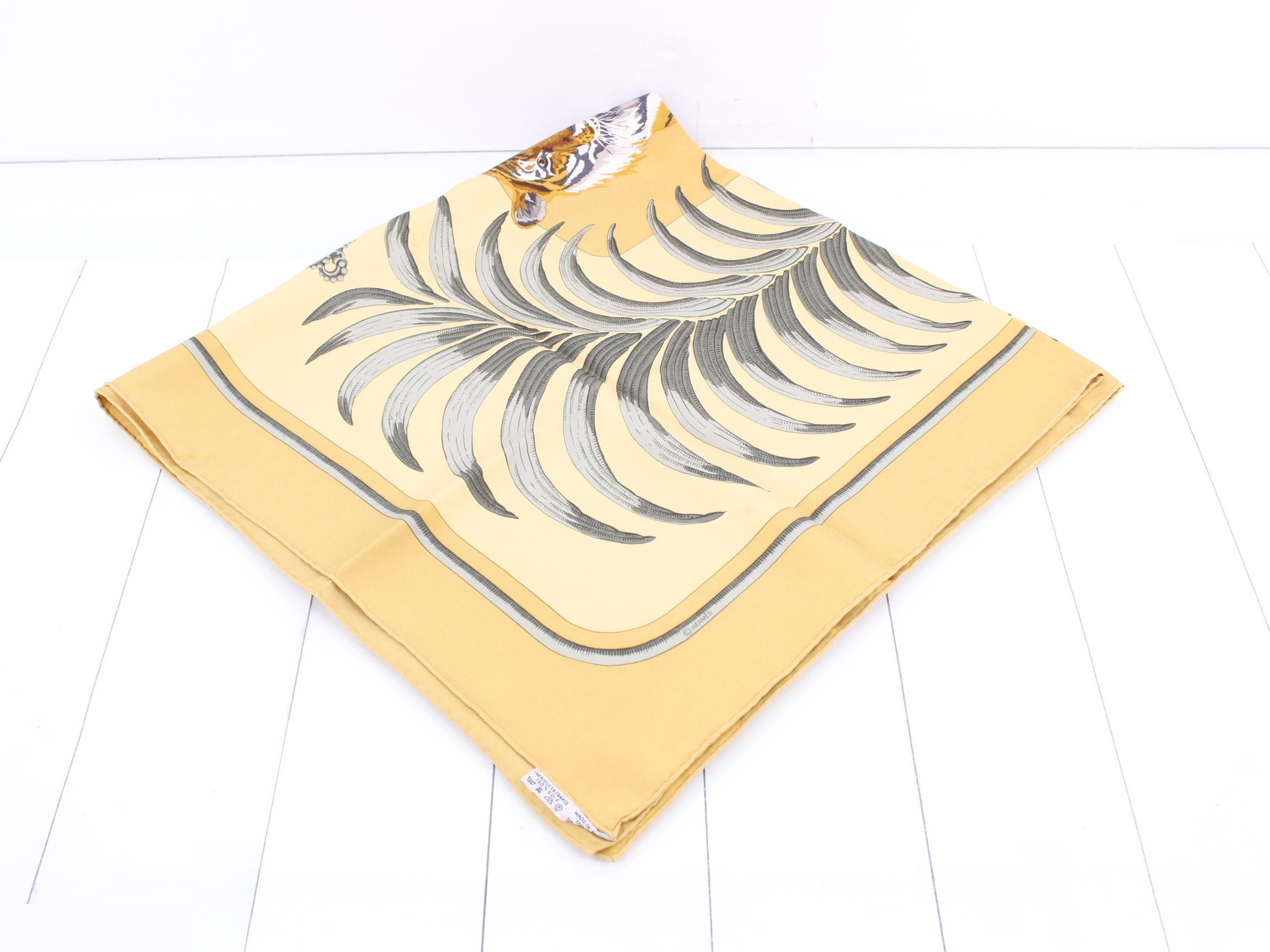 Carre 90 Scarf — view 2