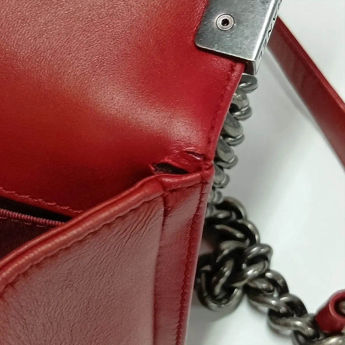 Boy Chanel 25 Lambskin Chain Shoulder Bag, Red, Gunmetal Hardware, 18460674, Serial Number 18-series, A67086 — view 15