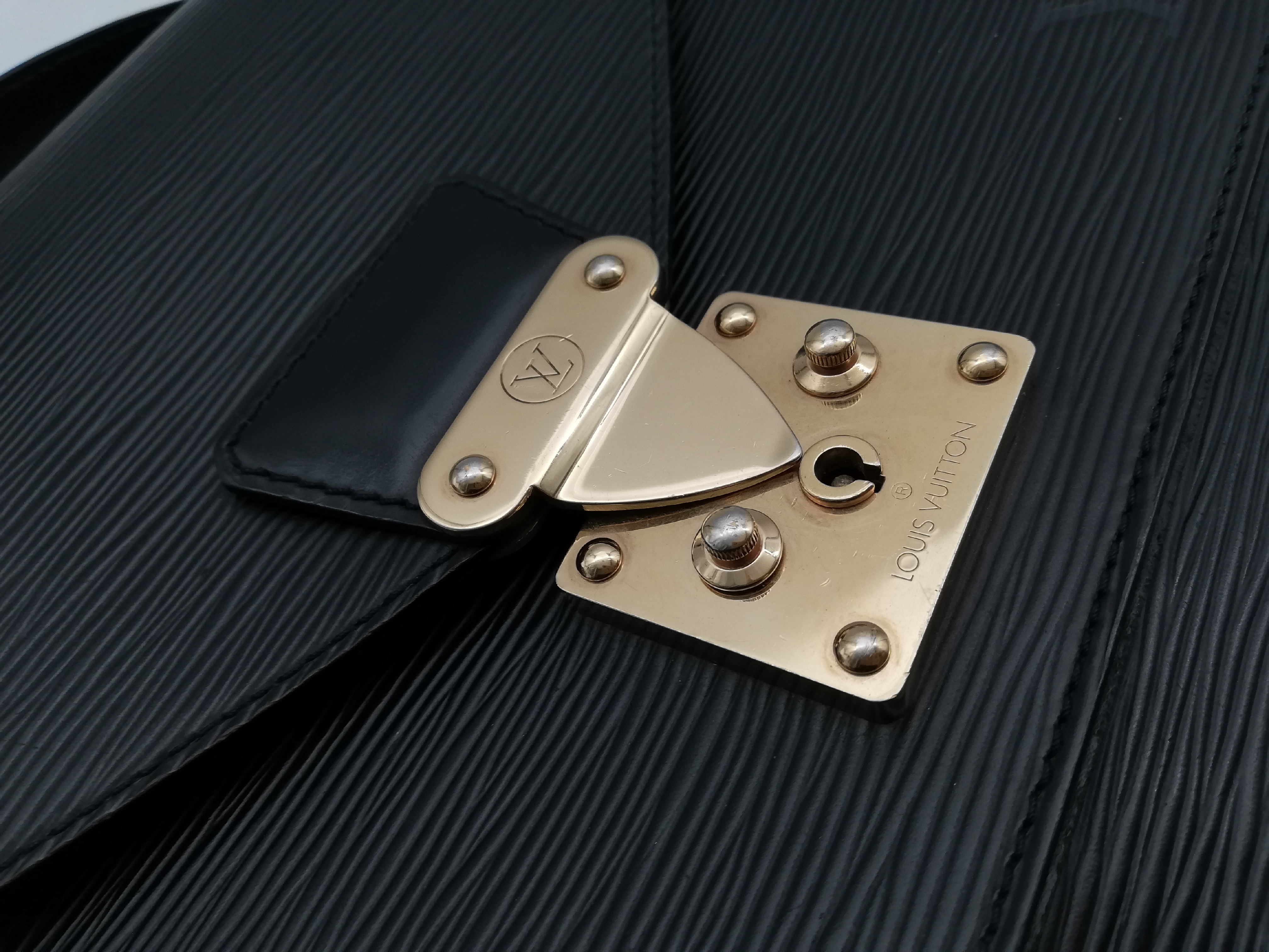 Epi Monceau M52122 Noir Handbag — view 11