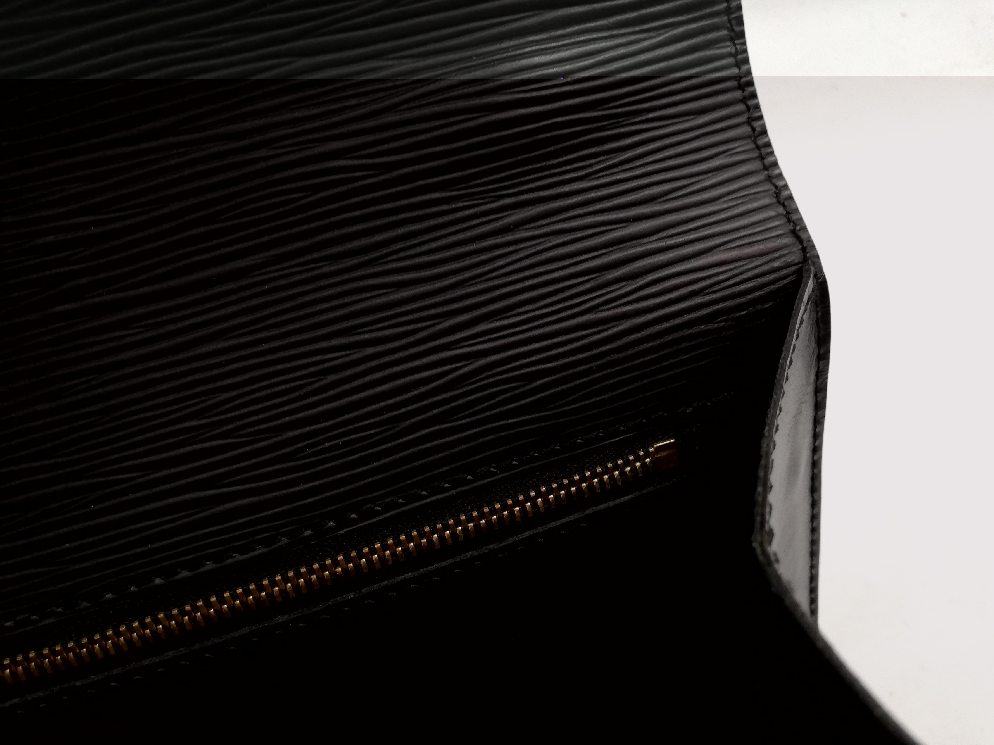 Epi Monceau M52122 Noir Handbag — view 13