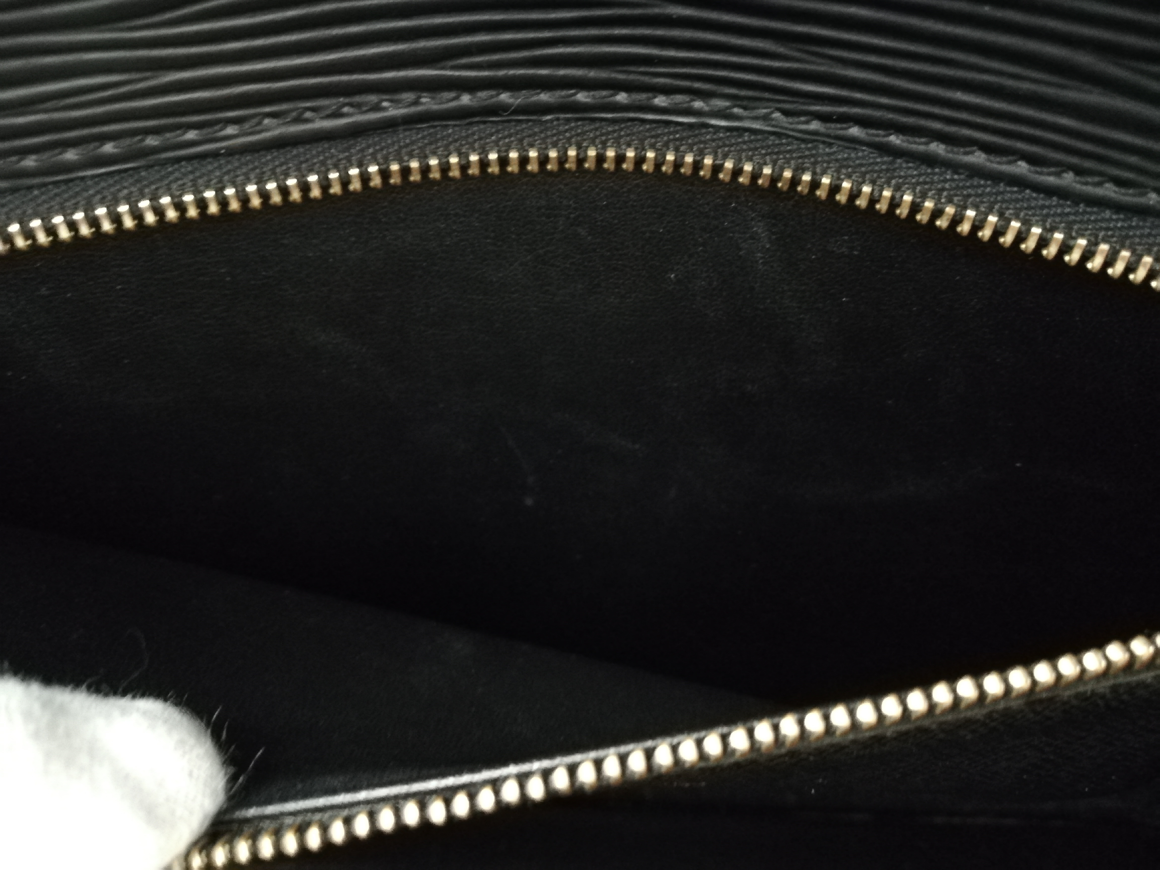 Epi Monceau M52122 Noir Handbag — view 15