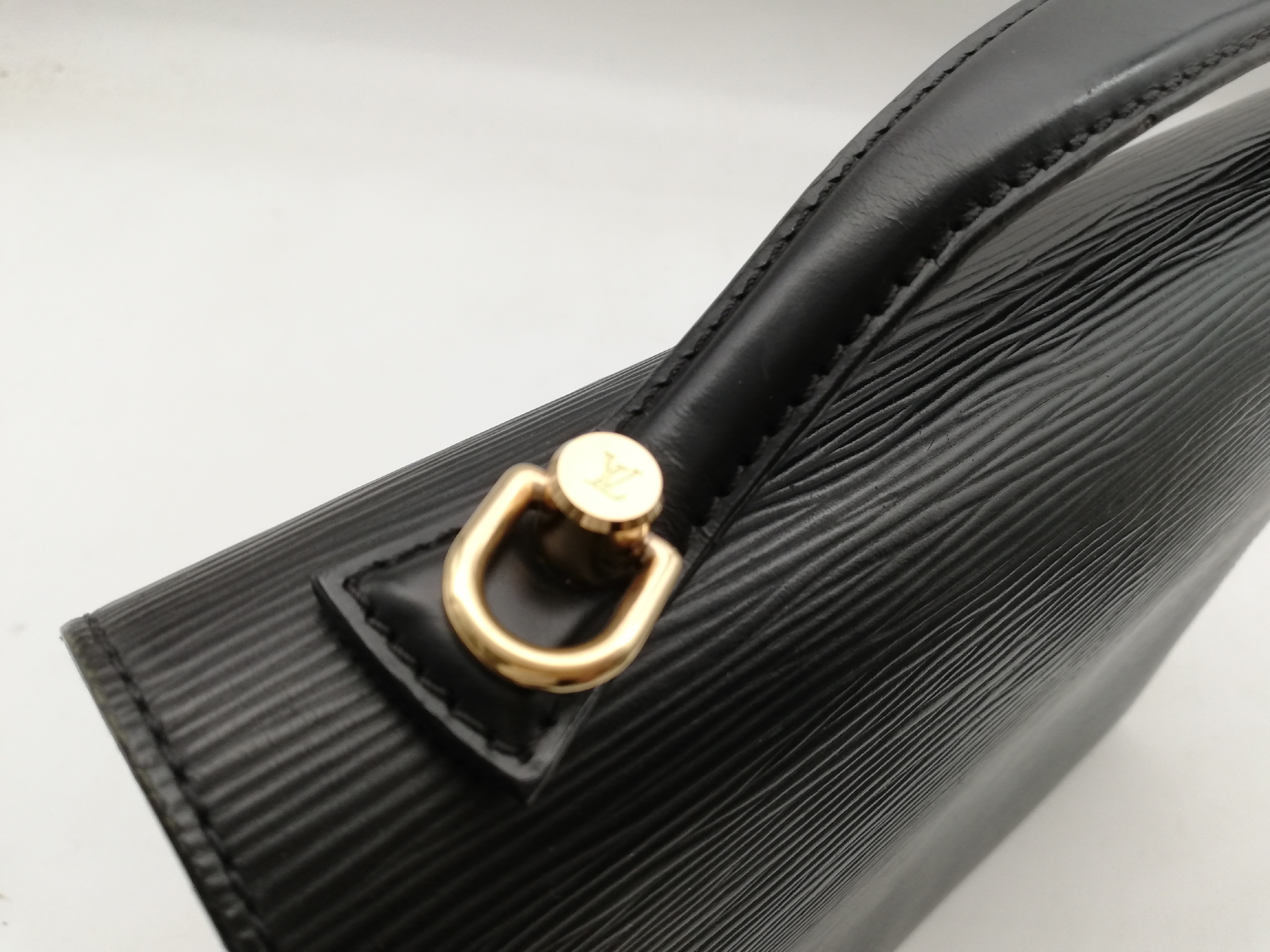 Epi Monceau M52122 Noir Handbag — view 10