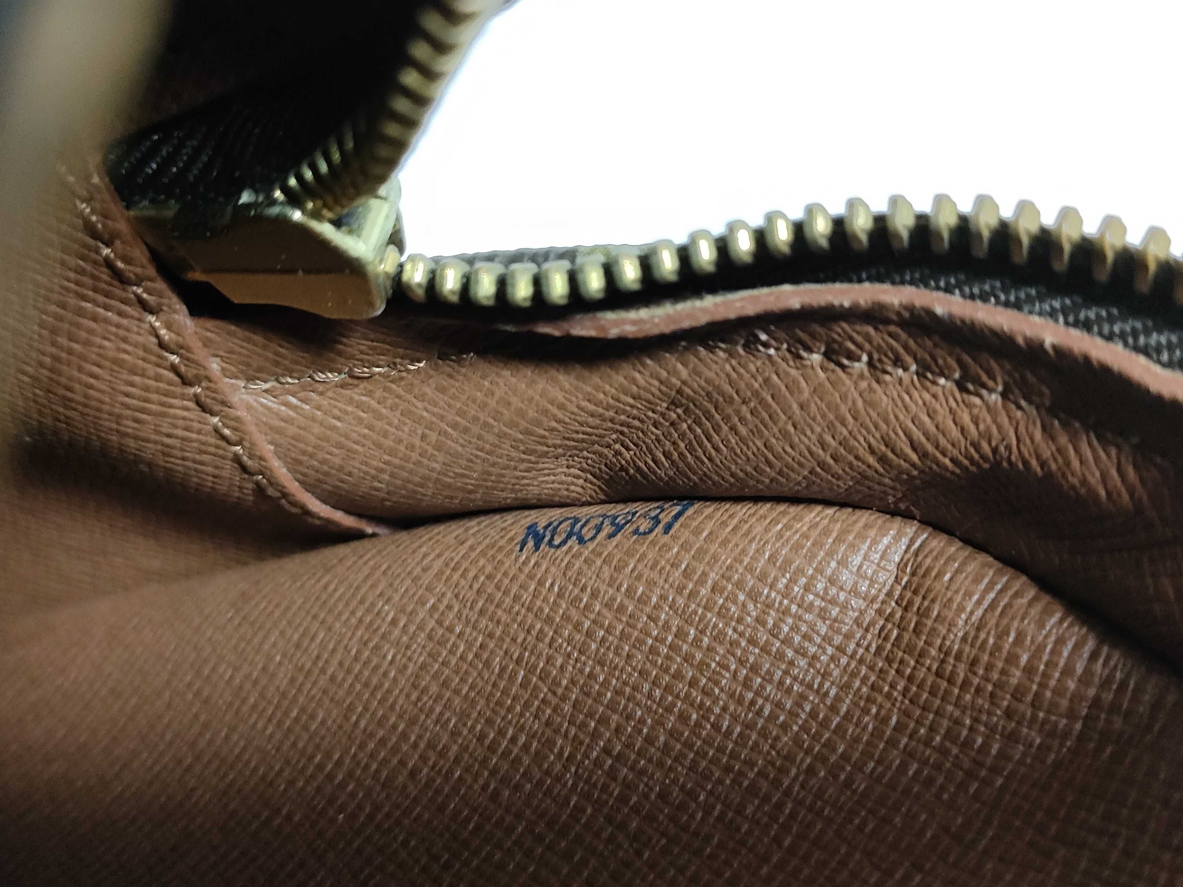 Monogram M51221 Blois Shoulder Bag (Moderately deteriorated) — view 13