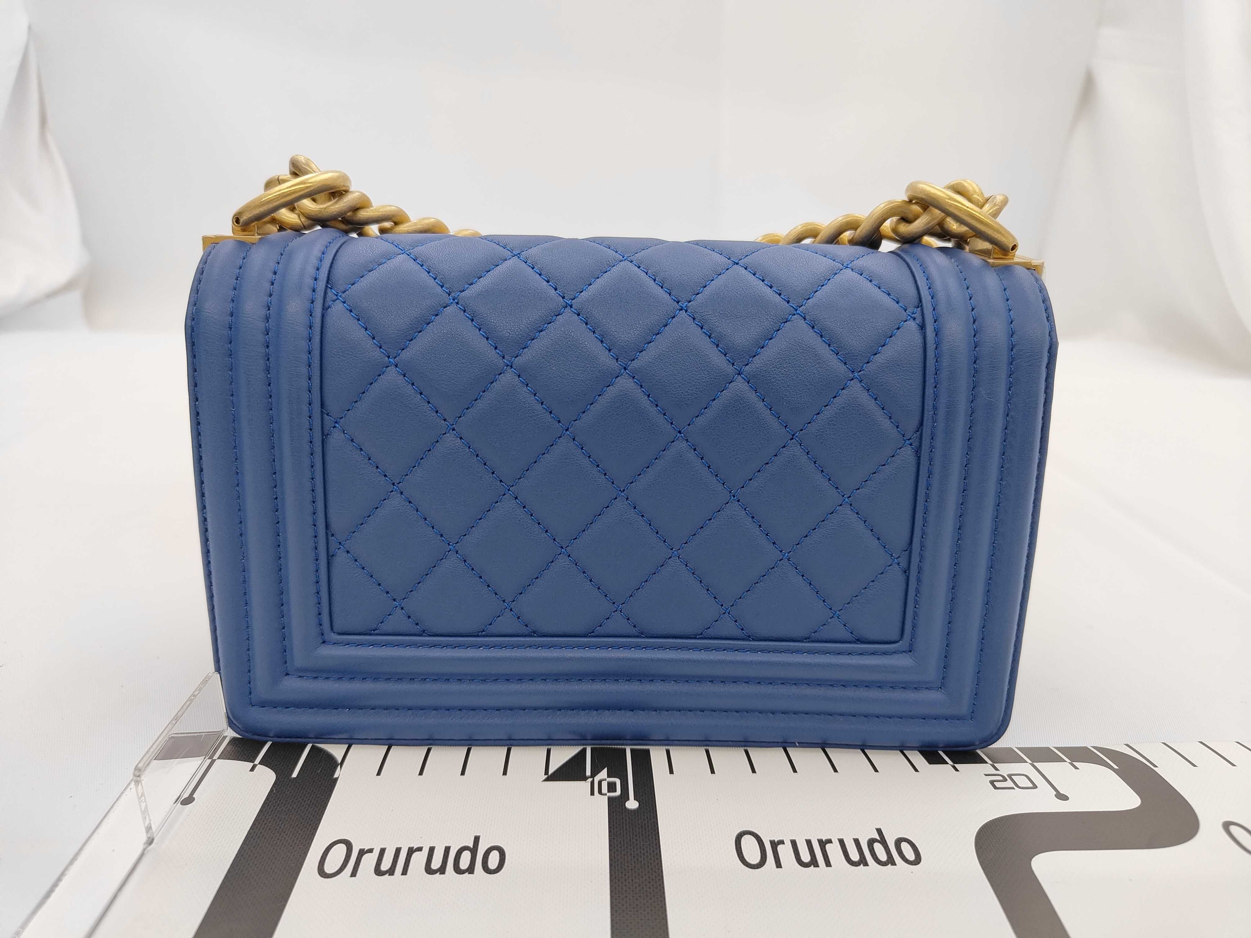 Boy Chanel 20 Chain Shoulder Bag — view 2