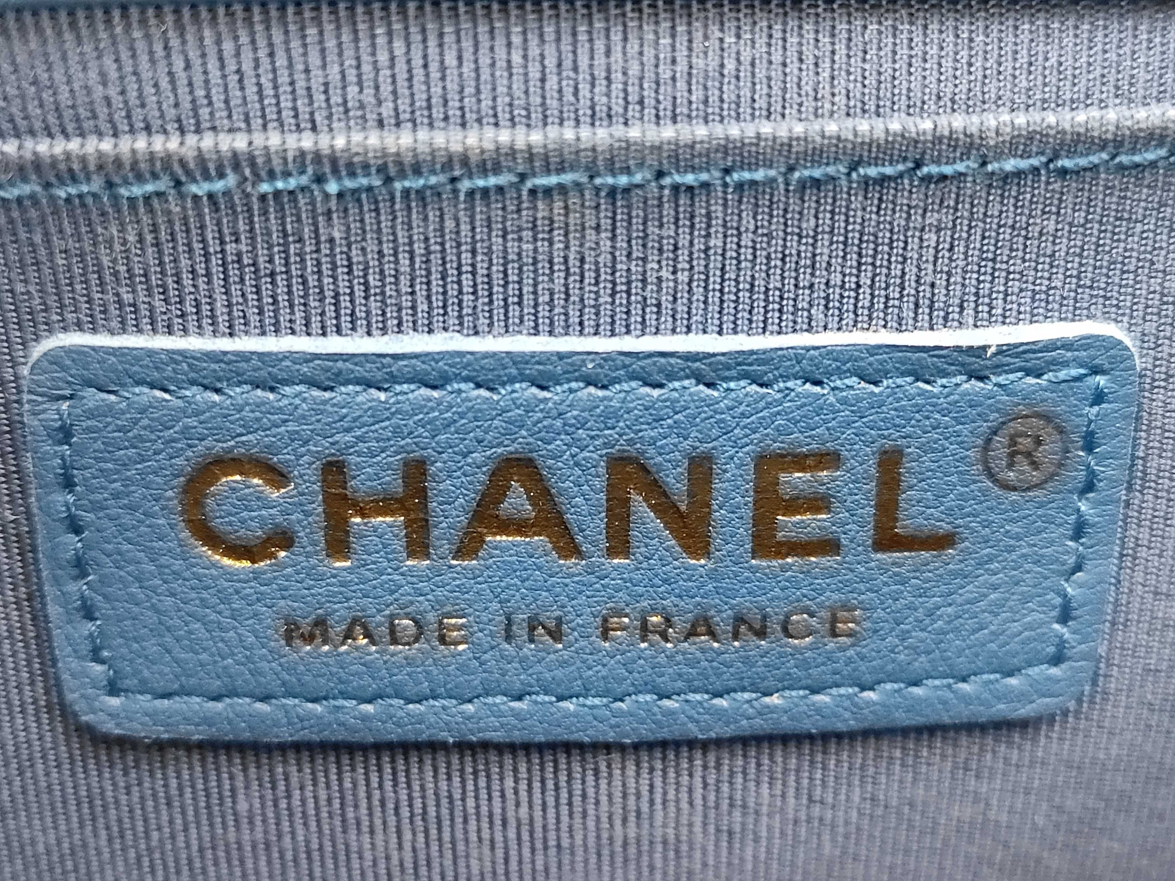 Boy Chanel 20 Chain Shoulder Bag — view 11