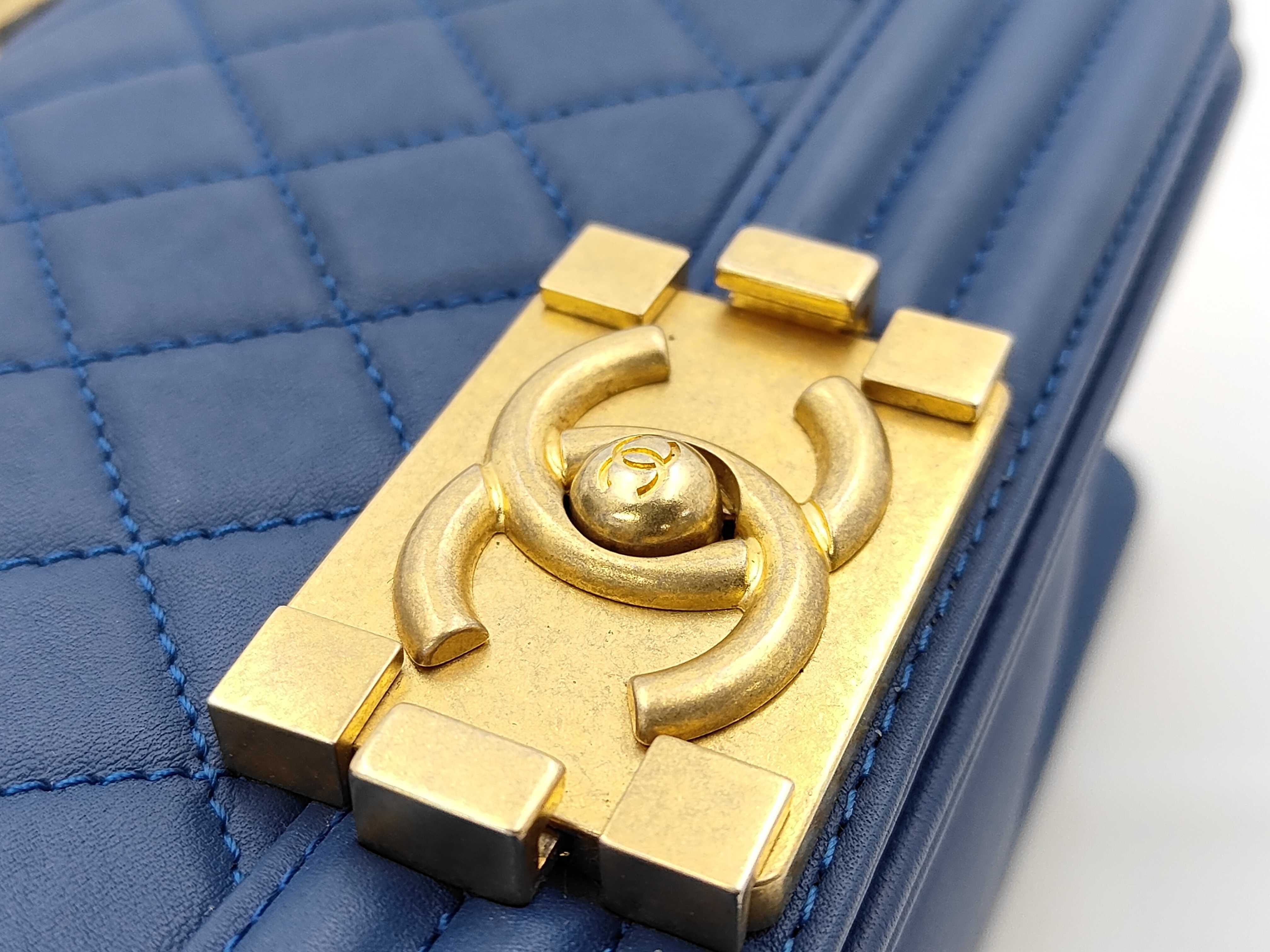 Boy Chanel 20 Chain Shoulder Bag — view 15