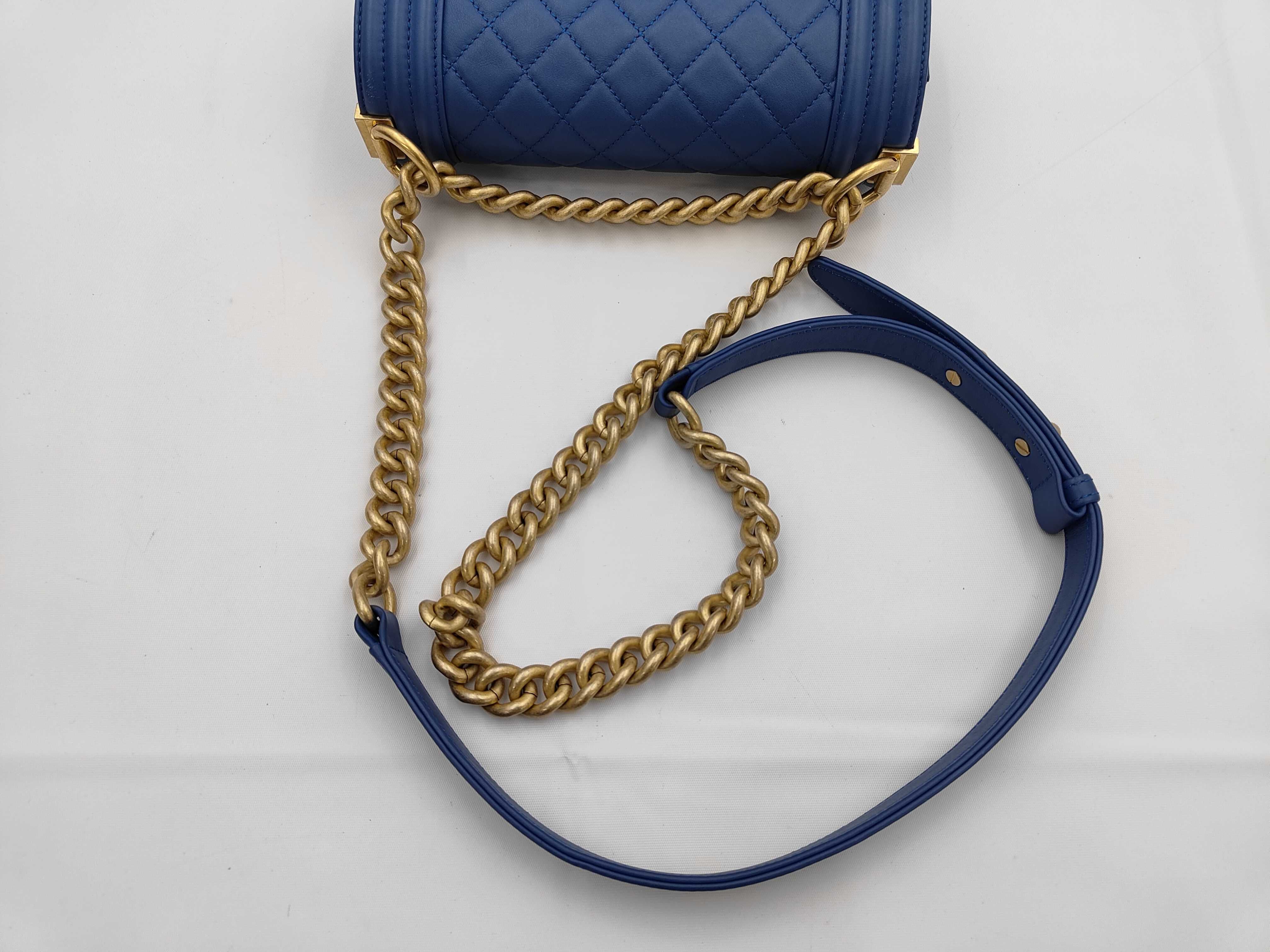 Boy Chanel 20 Chain Shoulder Bag — view 3
