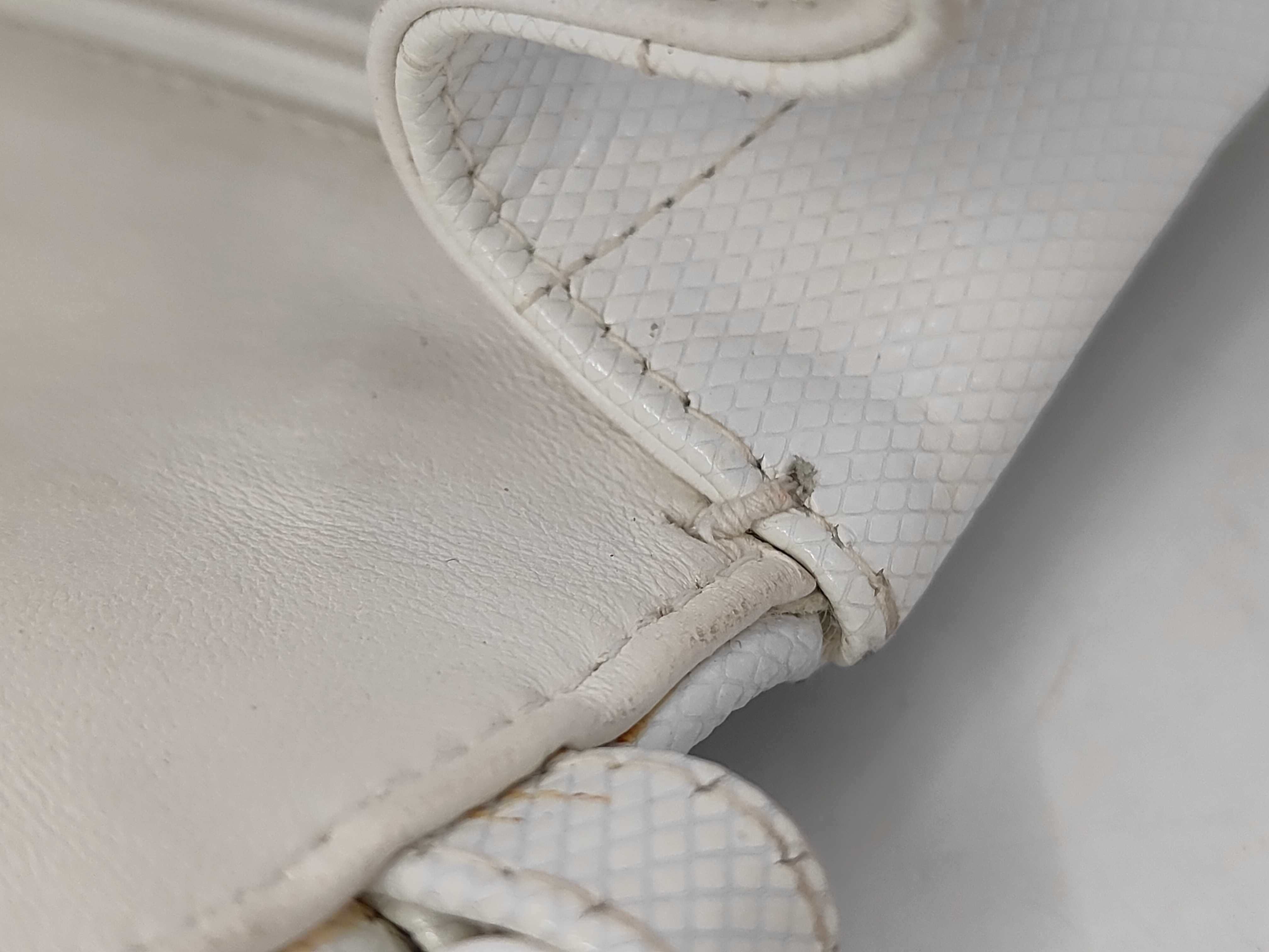Matelassé Plastic Chain Handbag — view 10