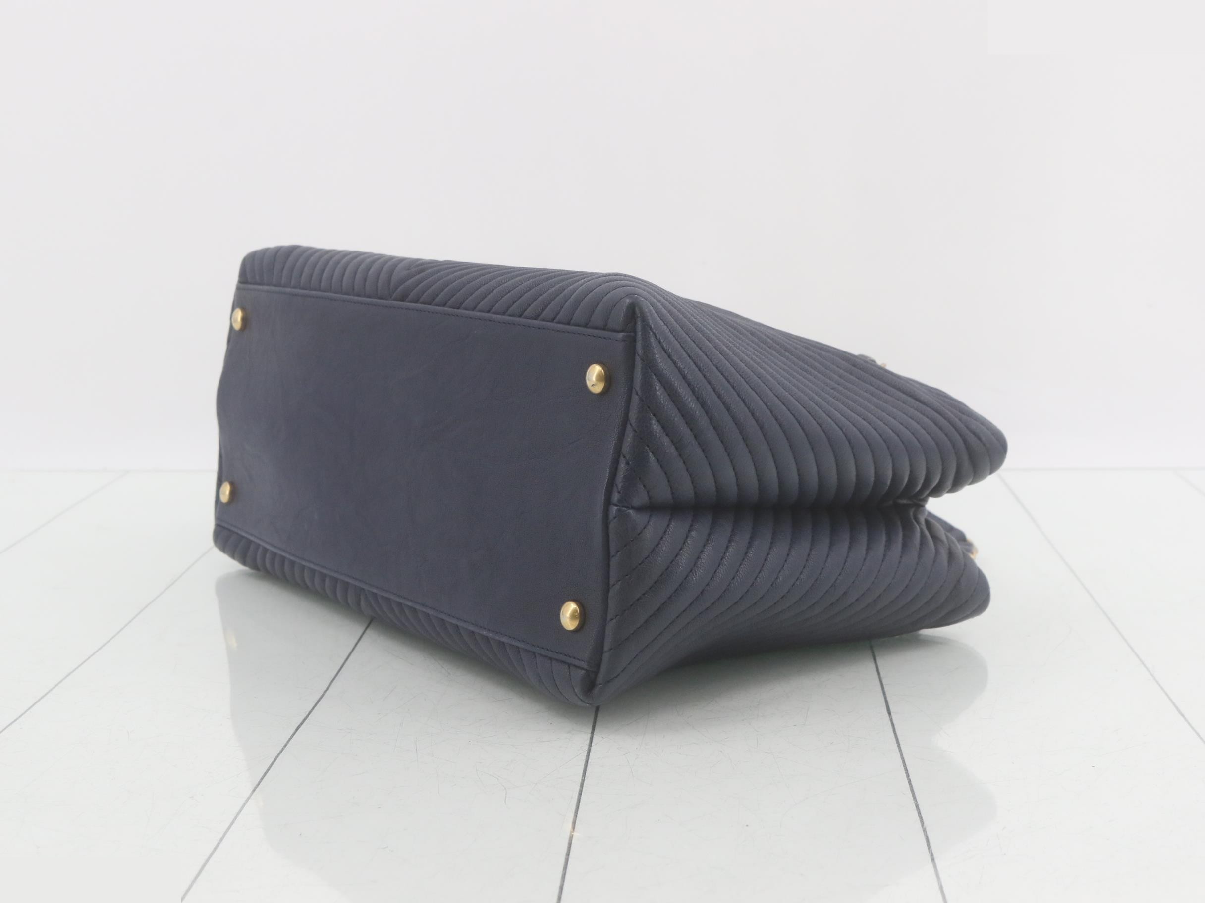 V-line shoulder tote bag — view 6