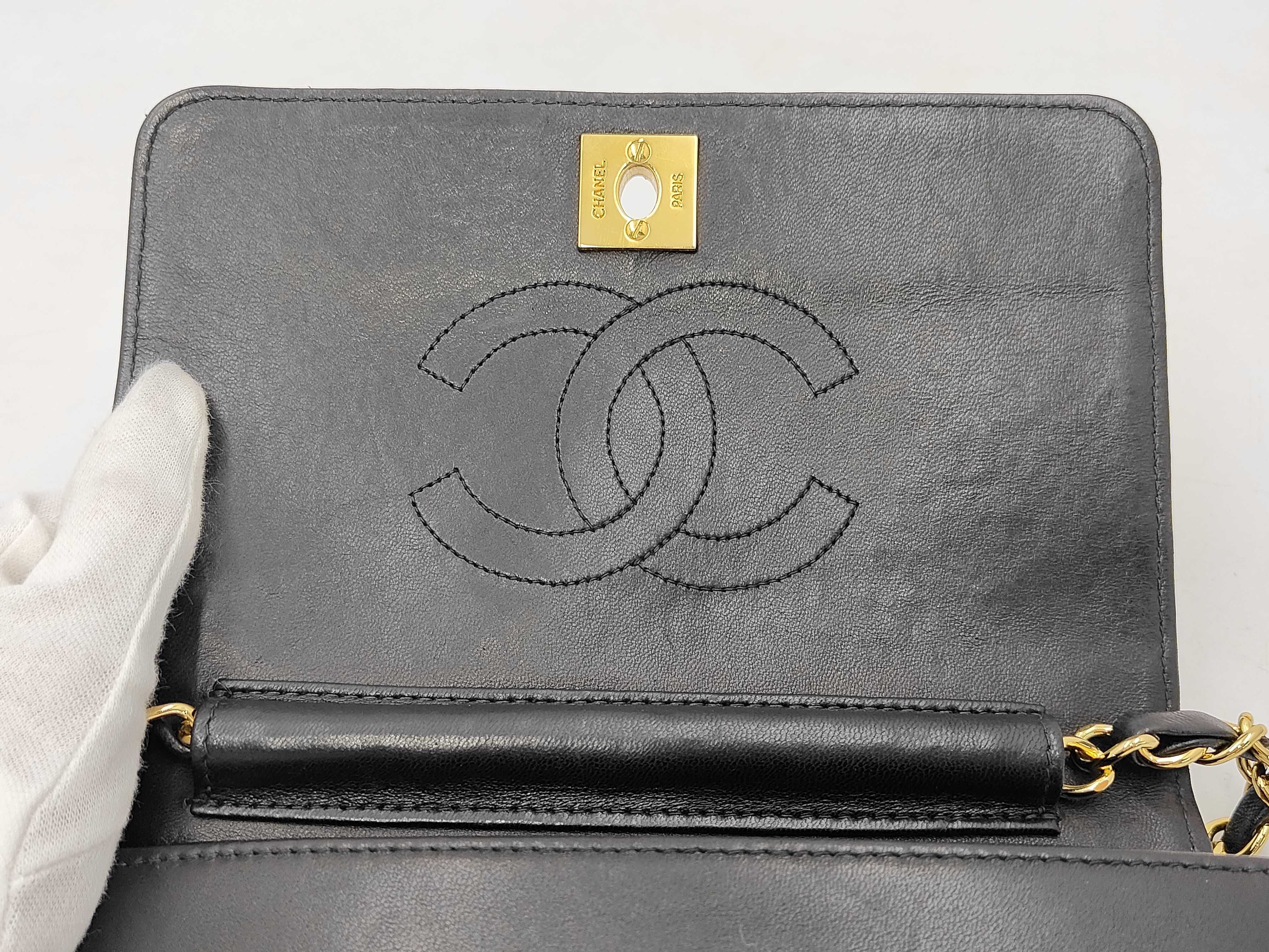 Matelassé Full Flap Shoulder Bag (Black) — view 8