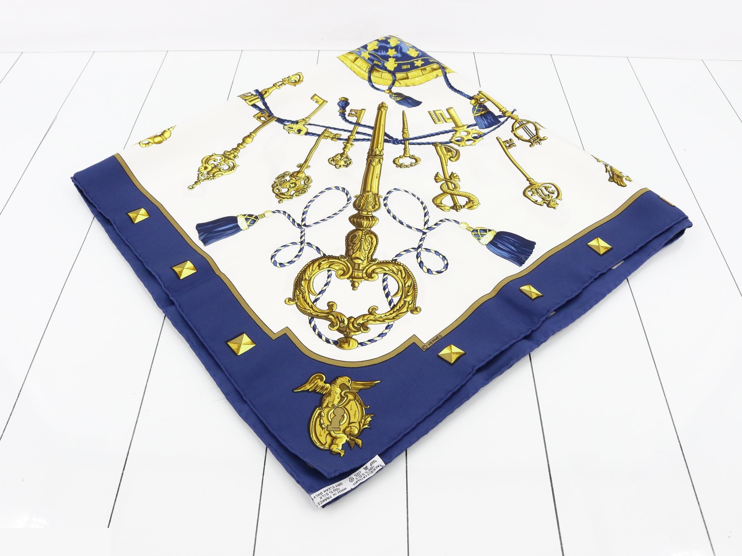 Carre 90 Scarf — view 2