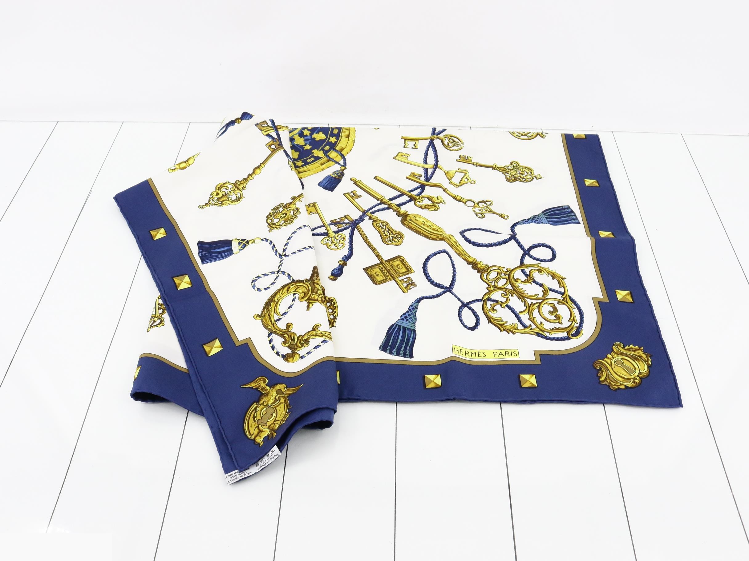 Carre 90 Scarf — view 3
