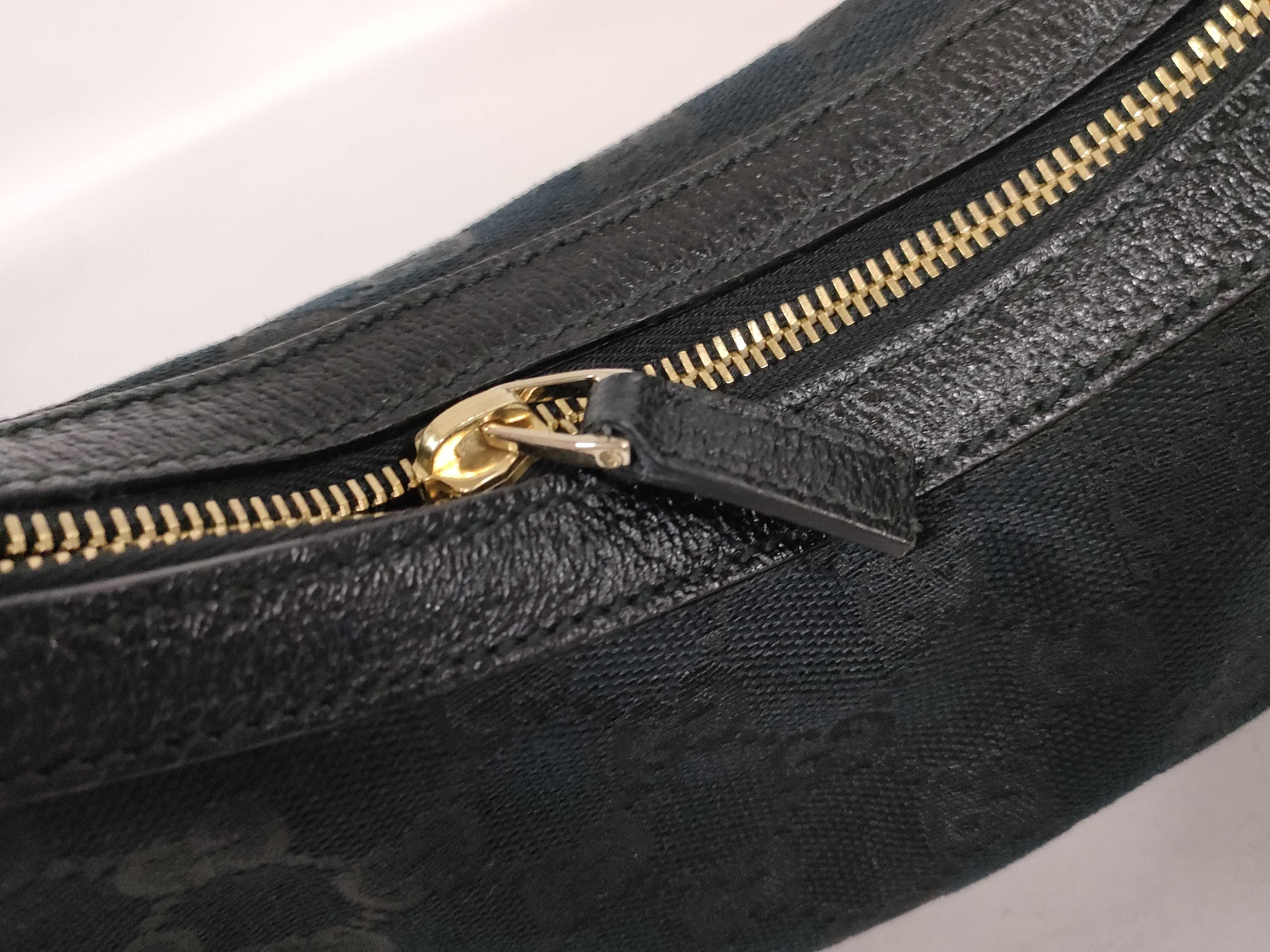GG Canvas One-Shoulder Bag 154395 — view 13