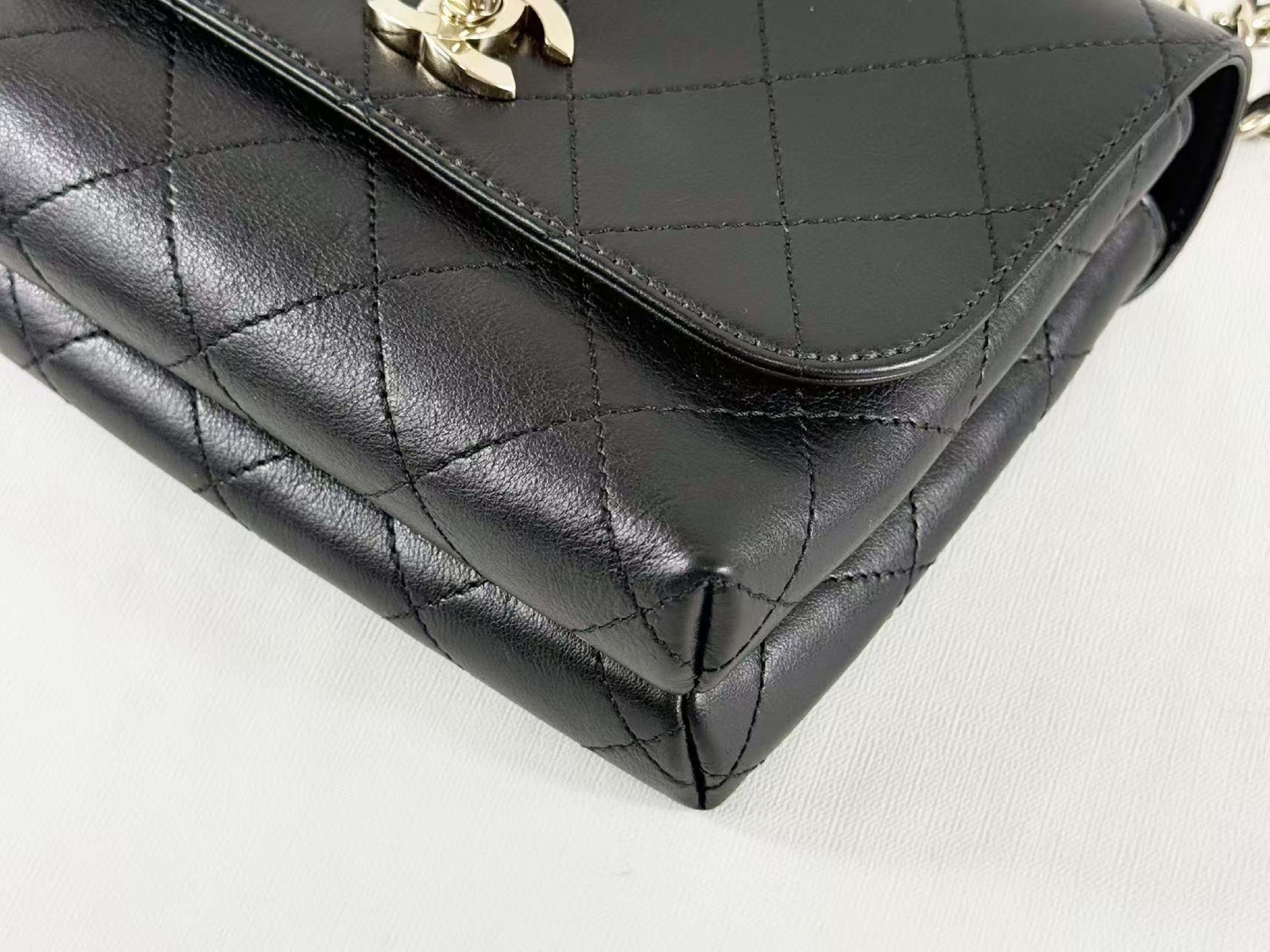 Black Matelassé 2-way Tanlock Bag, W20/H15/D6cm (approx.), serial number in the 28 range, with dust bag and seal. Gold hardware. Handbag/Shoulder bag. Item number 28486912. Excellent condition. A (Shoulder bag) — view 11