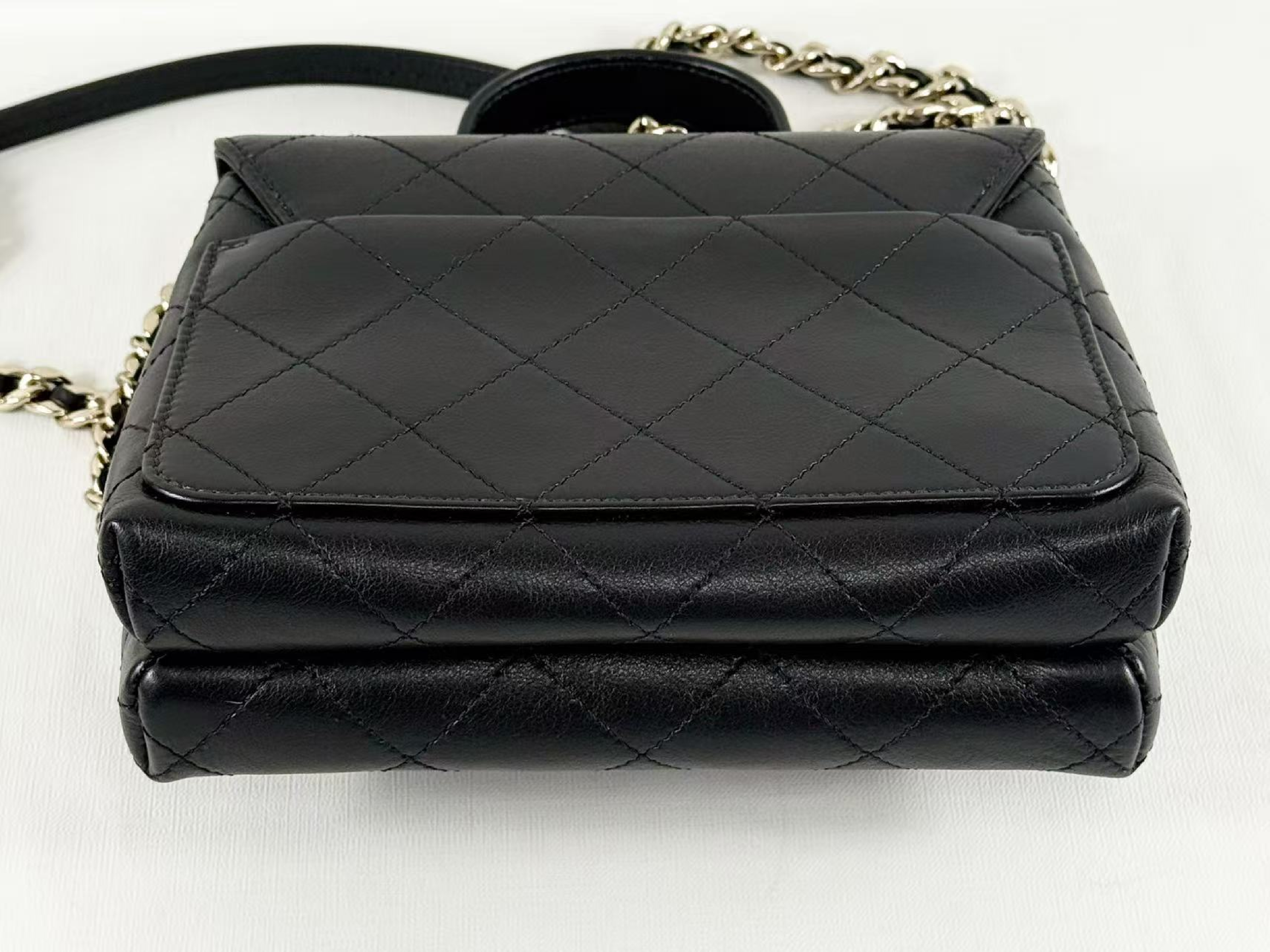 Black Matelassé 2-way Tanlock Bag, W20/H15/D6cm (approx.), serial number in the 28 range, with dust bag and seal. Gold hardware. Handbag/Shoulder bag. Item number 28486912. Excellent condition. A (Shoulder bag) — view 12