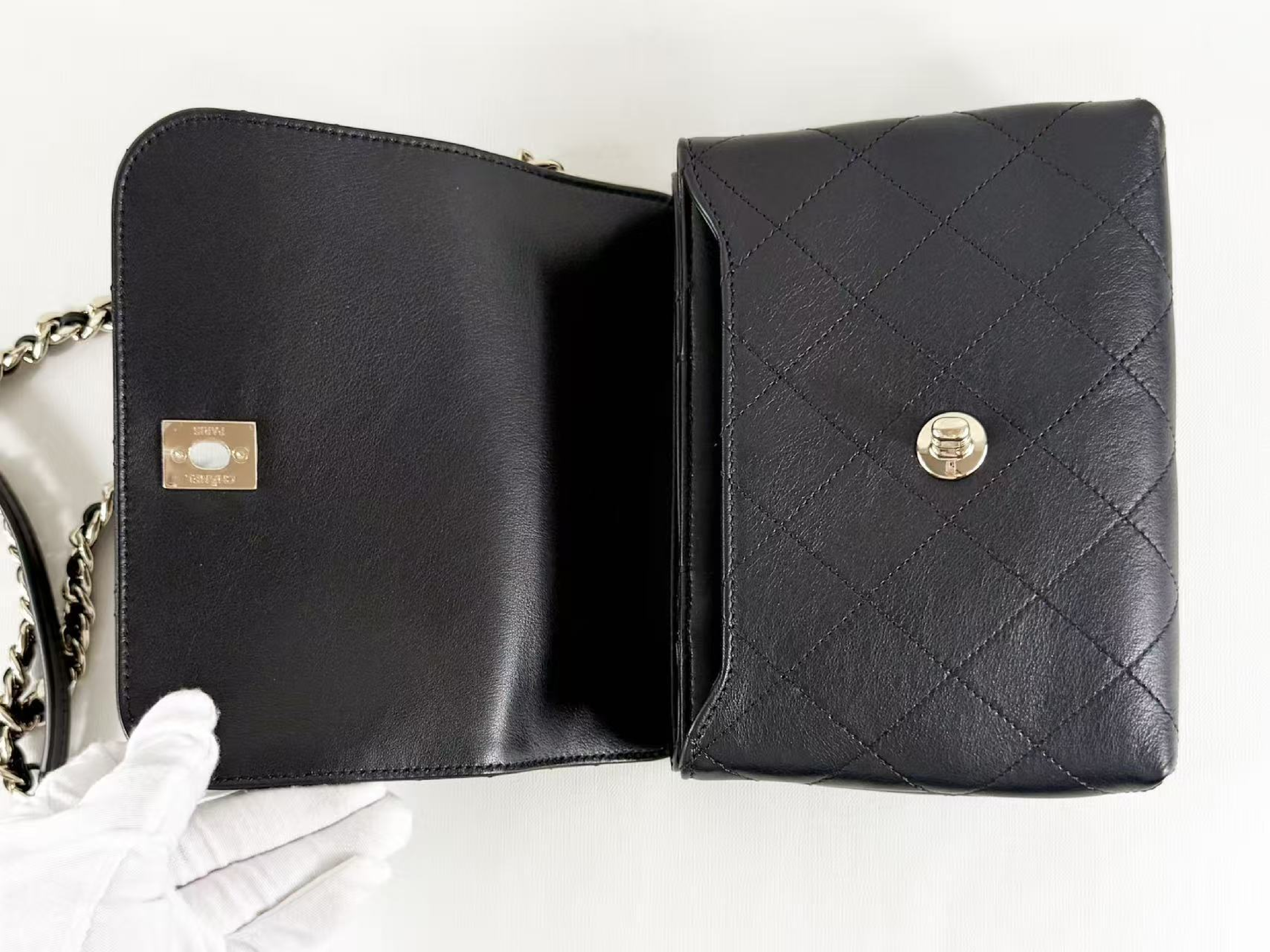 Black Matelassé 2-way Tanlock Bag, W20/H15/D6cm (approx.), serial number in the 28 range, with dust bag and seal. Gold hardware. Handbag/Shoulder bag. Item number 28486912. Excellent condition. A (Shoulder bag) — view 14