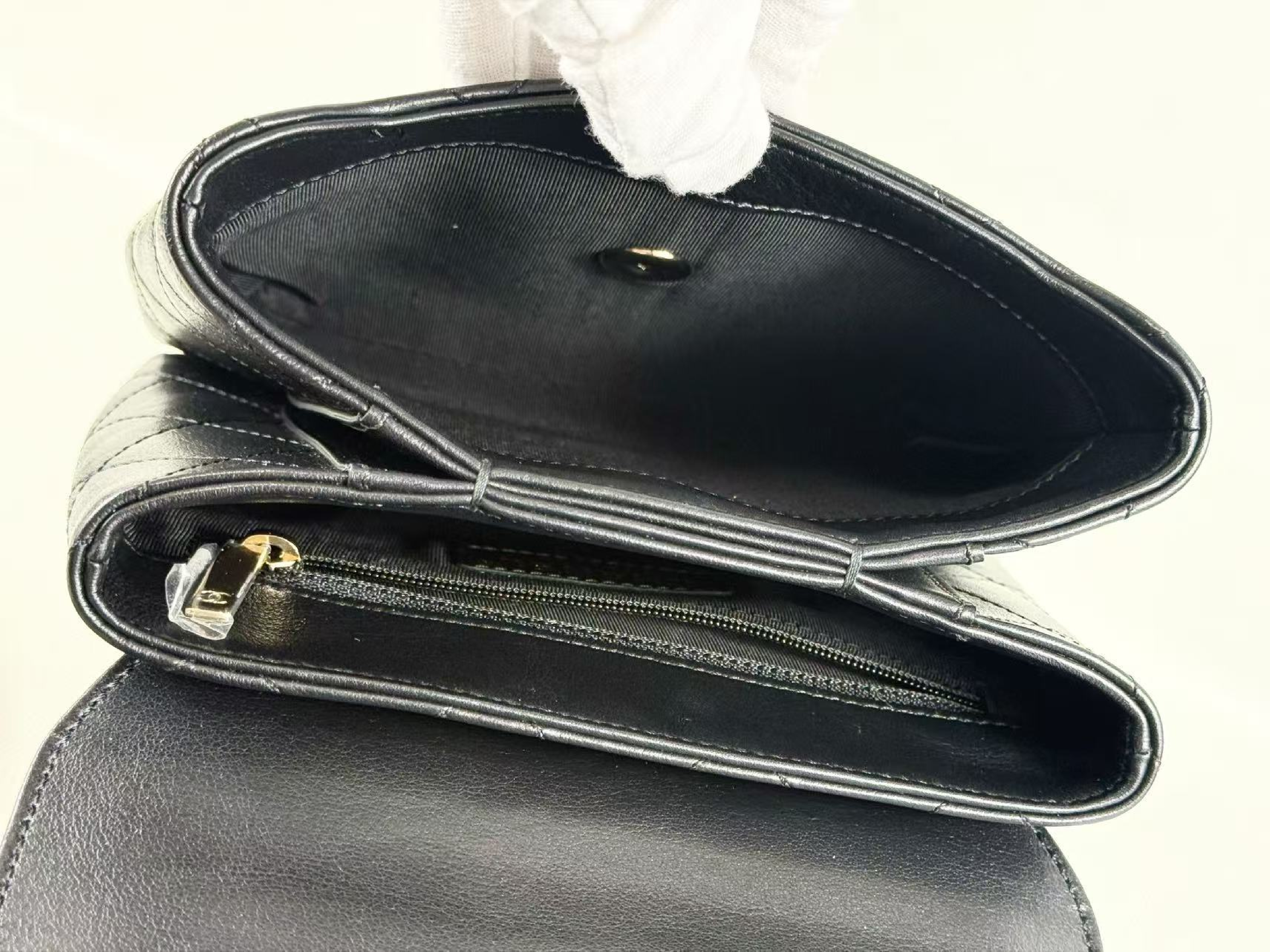Black Matelassé 2-way Tanlock Bag, W20/H15/D6cm (approx.), serial number in the 28 range, with dust bag and seal. Gold hardware. Handbag/Shoulder bag. Item number 28486912. Excellent condition. A (Shoulder bag) — view 15