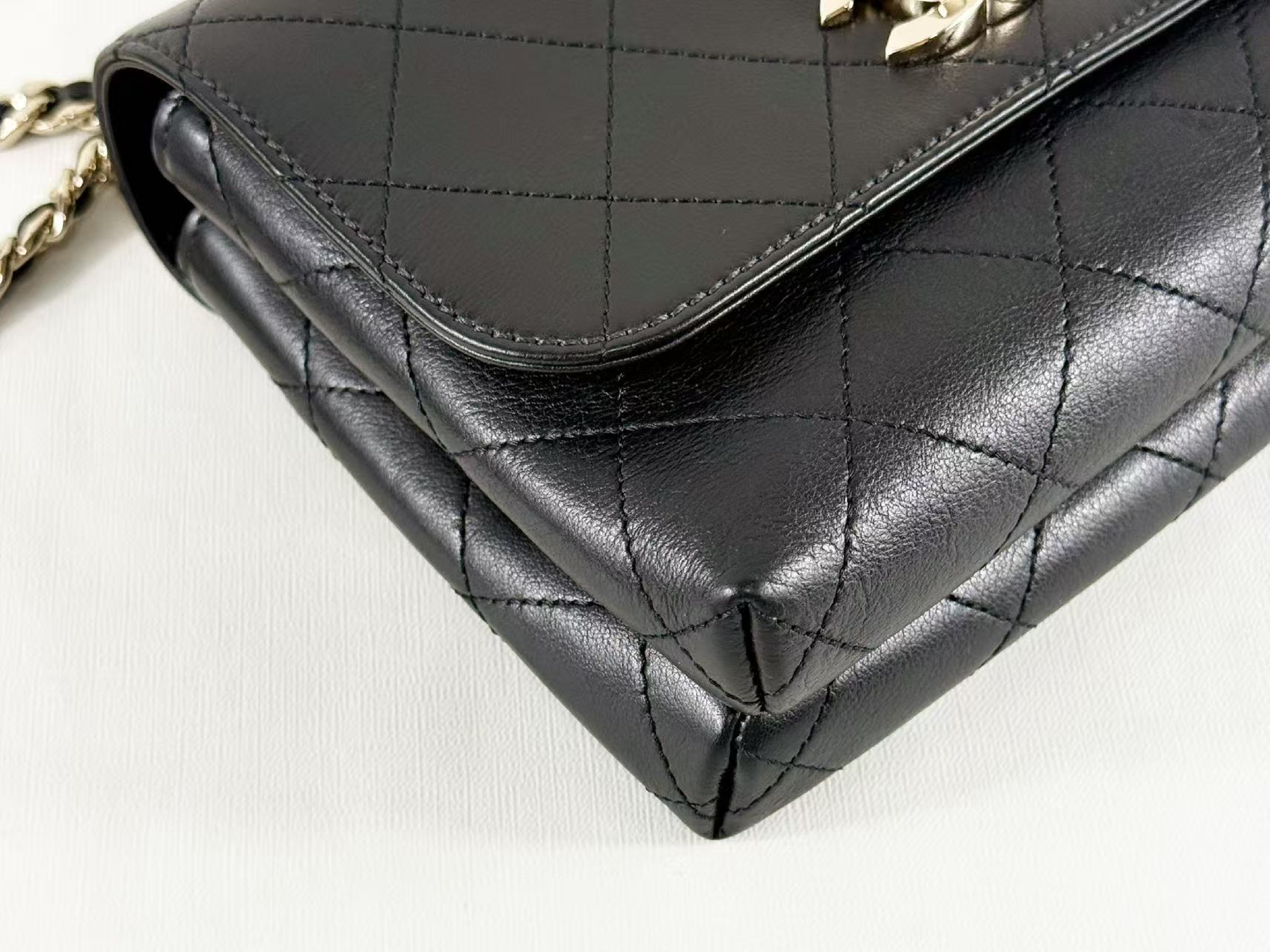 Black Matelassé 2-way Tanlock Bag, W20/H15/D6cm (approx.), serial number in the 28 range, with dust bag and seal. Gold hardware. Handbag/Shoulder bag. Item number 28486912. Excellent condition. A (Shoulder bag) — view 10