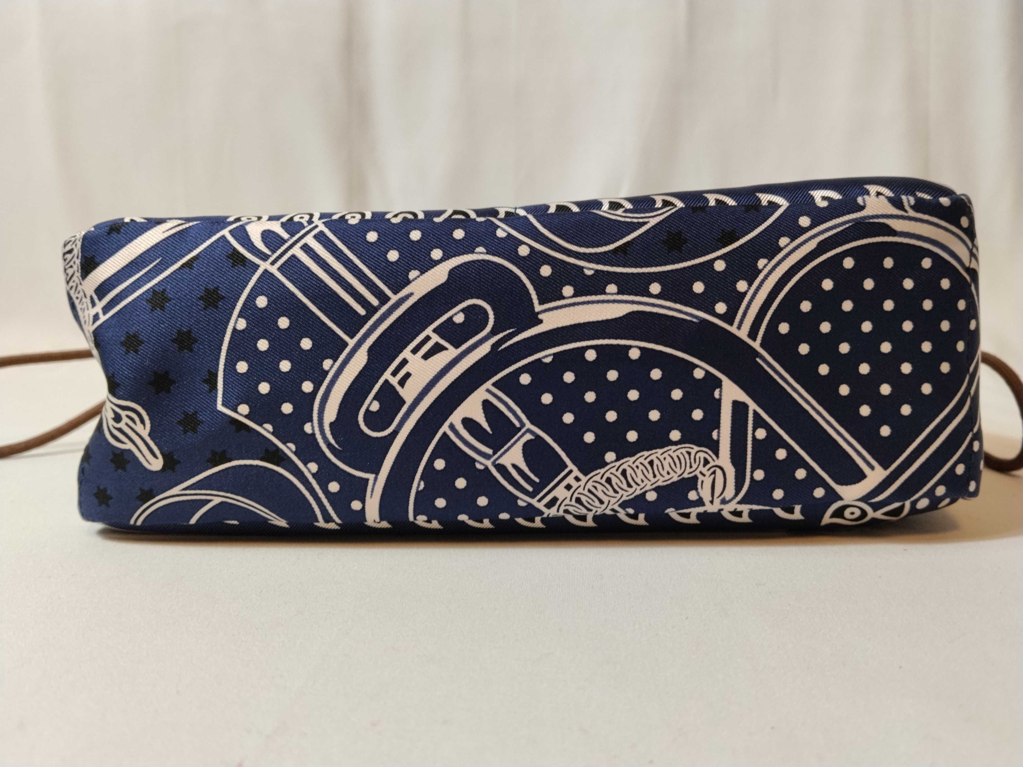 pouch — view 4