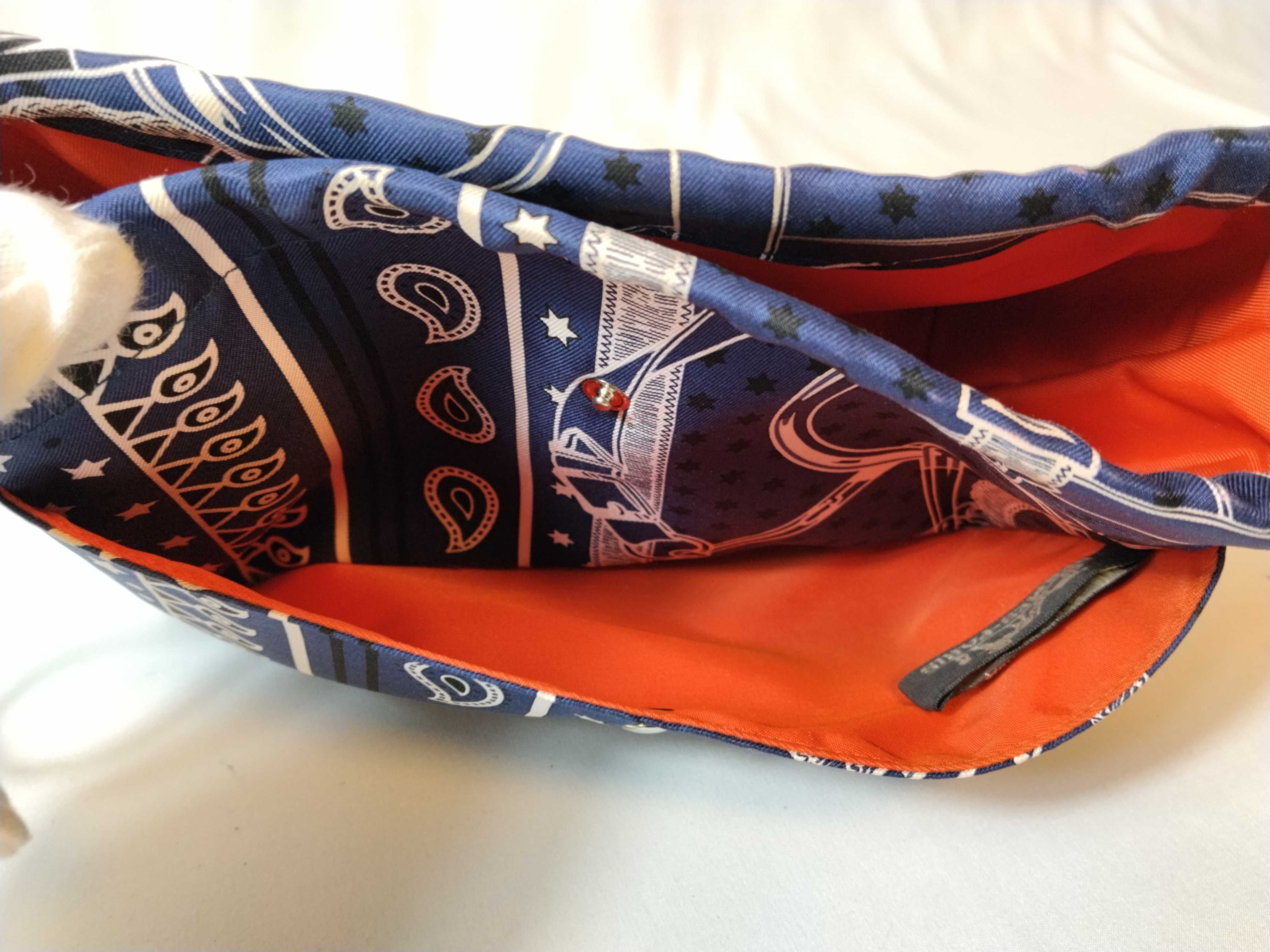 pouch — view 7