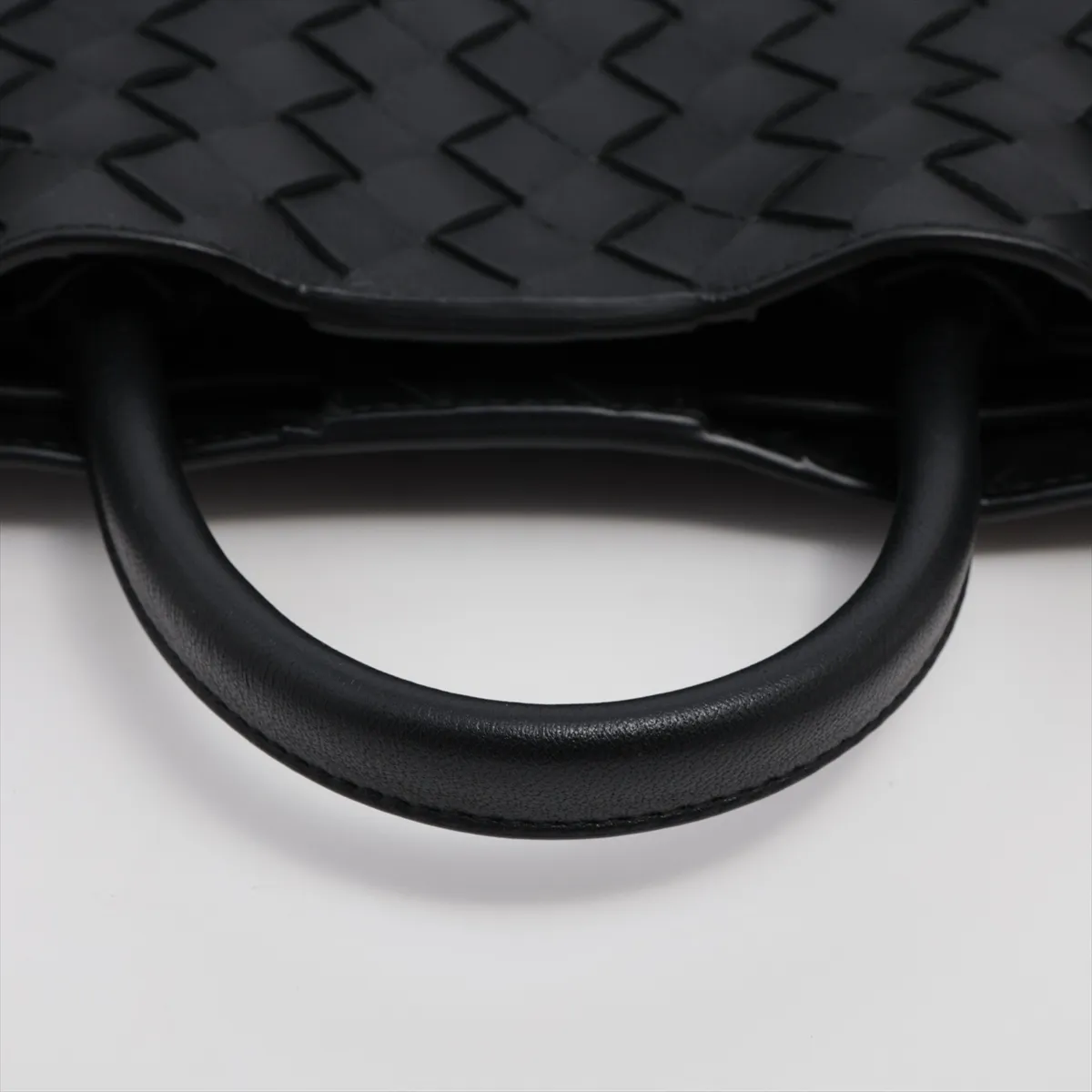 Intrecciato Medium Andiamo Leather 2WAY Handbag Black — view 5