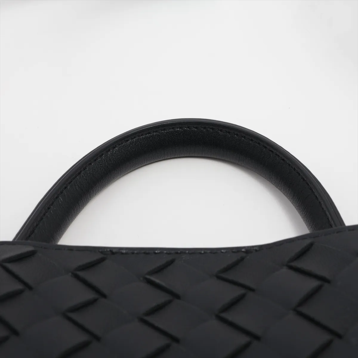 Intrecciato Medium Andiamo Leather 2WAY Handbag Black — view 6