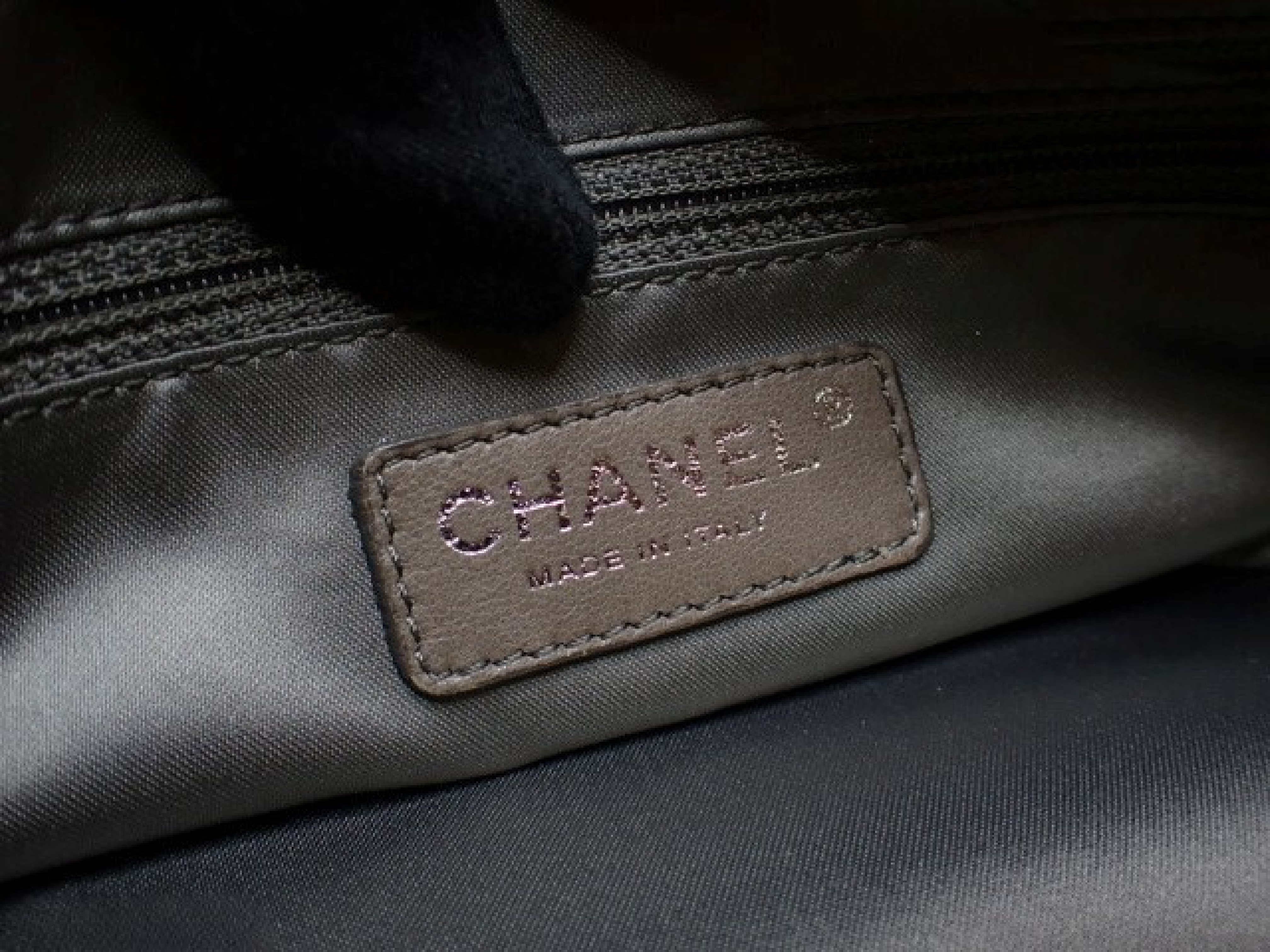 enamel Boston bag with plastic chain, serial number 12. — view 7
