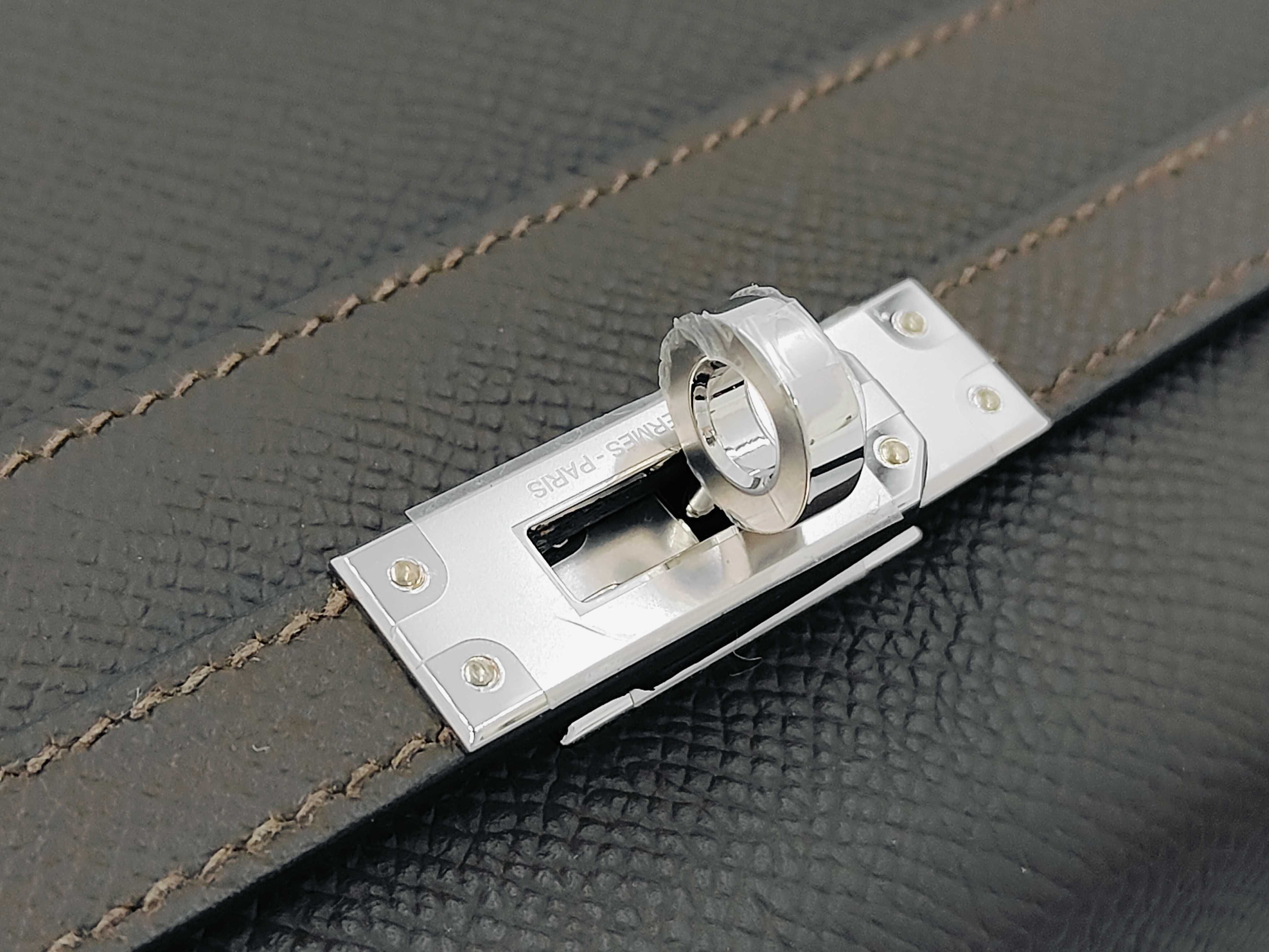 Kelly 25 Vert Roden Epsom Leather Handbag with Silver Hardware (G Stamp) — view 8