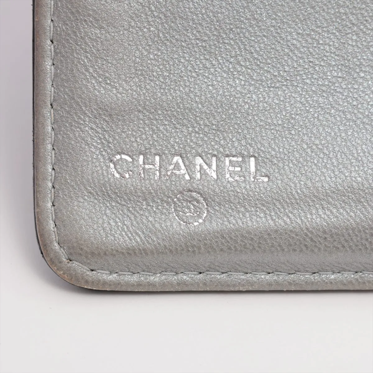 Camellia Lambskin Round Zip Wallet Black Silver Hardware 16082882 — view 10