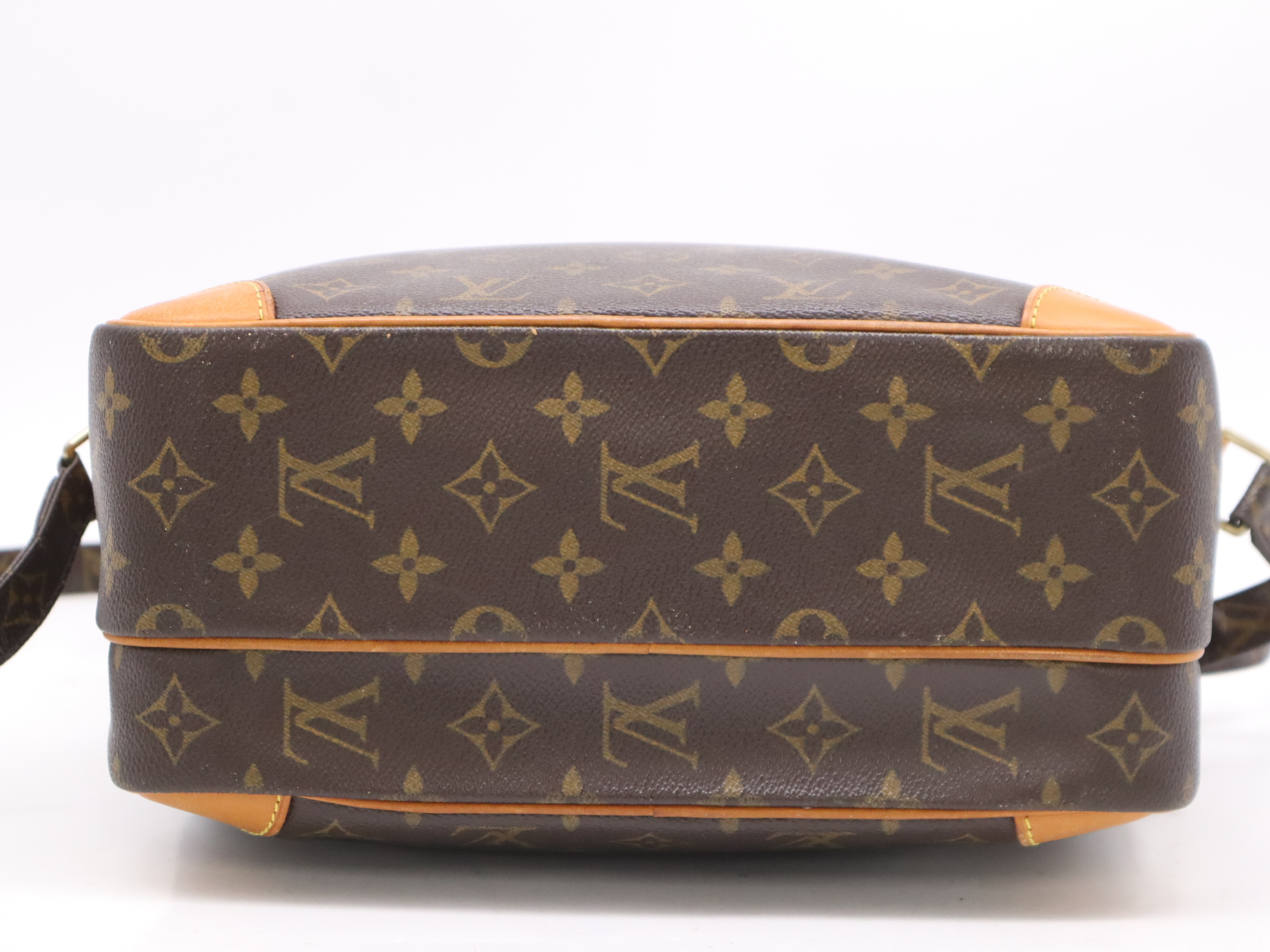 M45244 Monogram Nile Shoulder Bag — view 4