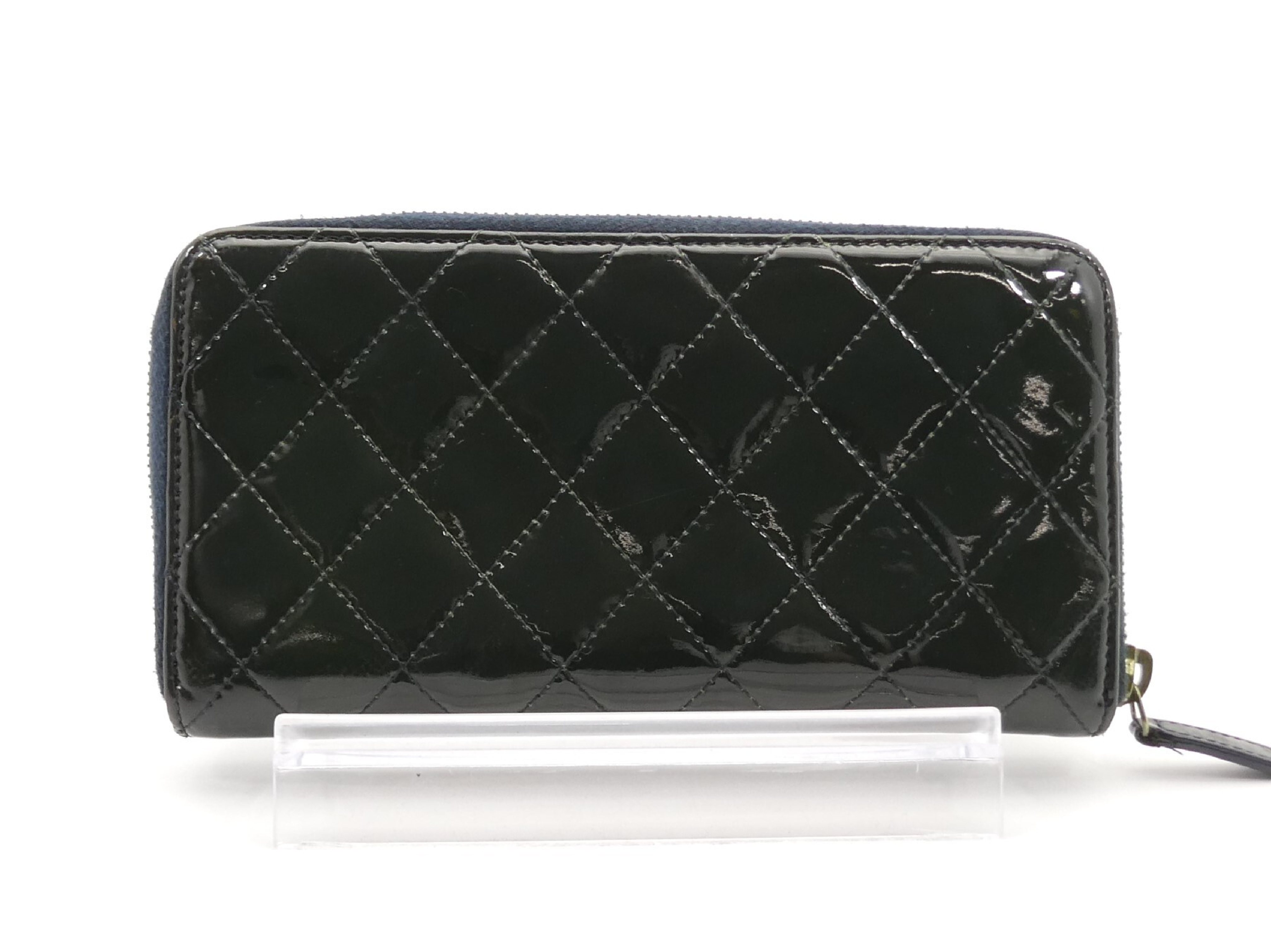 Matelassé Enamel Coco Mark Round Zipper Wallet — view 2