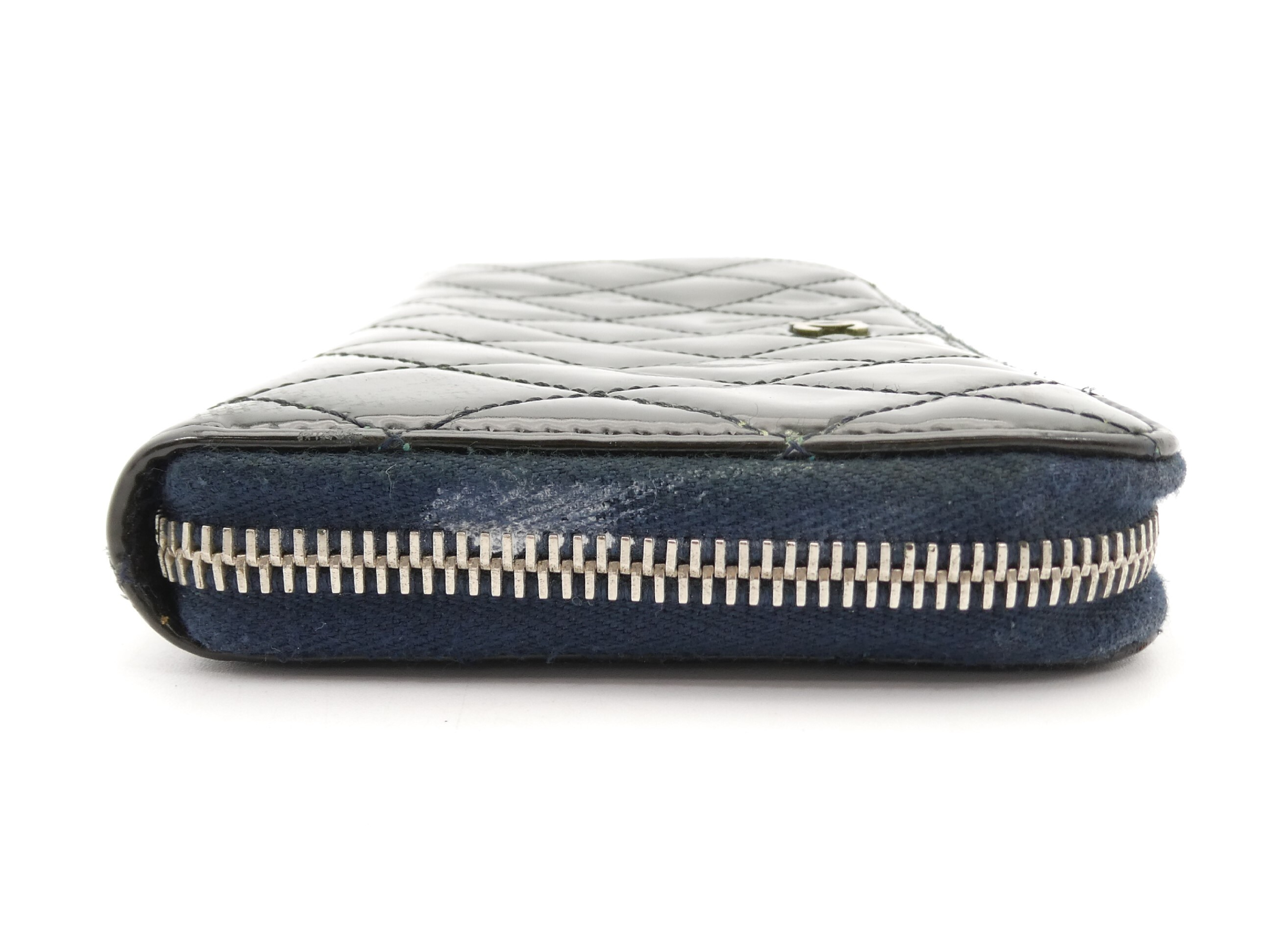 Matelassé Enamel Coco Mark Round Zipper Wallet — view 4